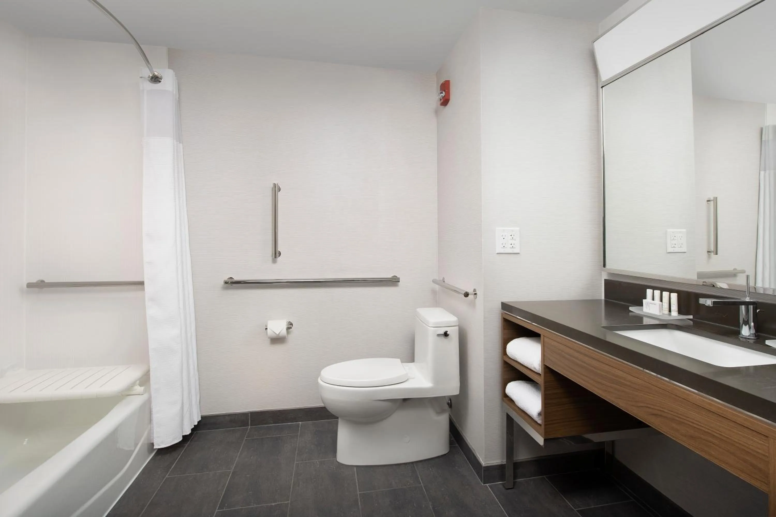 Bathroom in Courtyard by Marriott Indianapolis Plainfield
