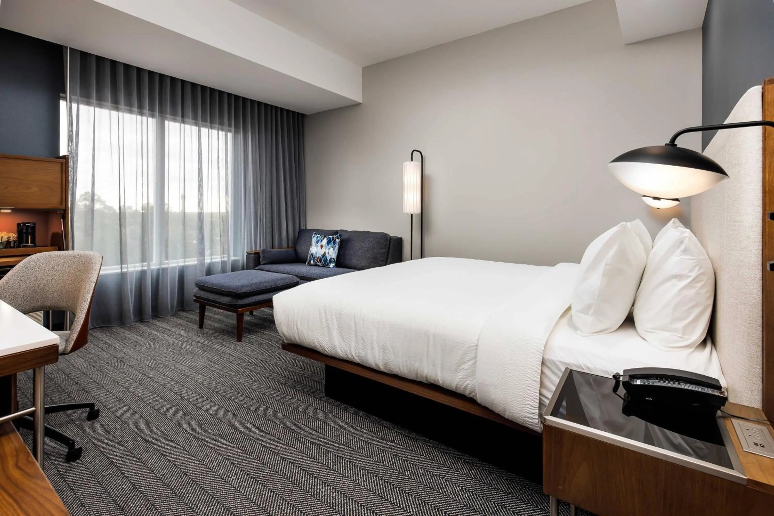 Photo of the whole room, Bed in Courtyard by Marriott Pensacola I-10 West