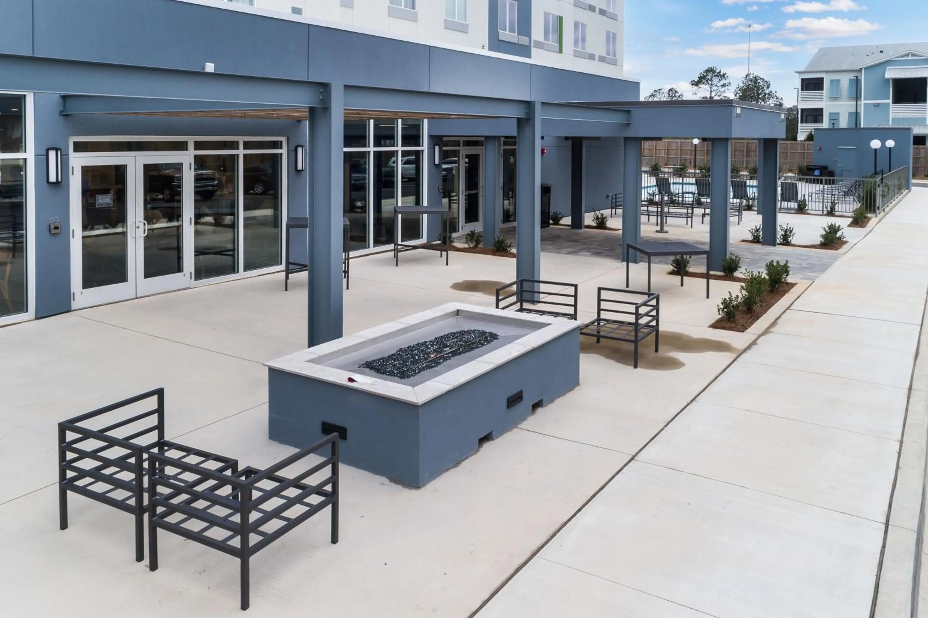 Swimming pool in Courtyard by Marriott Pensacola I-10 West