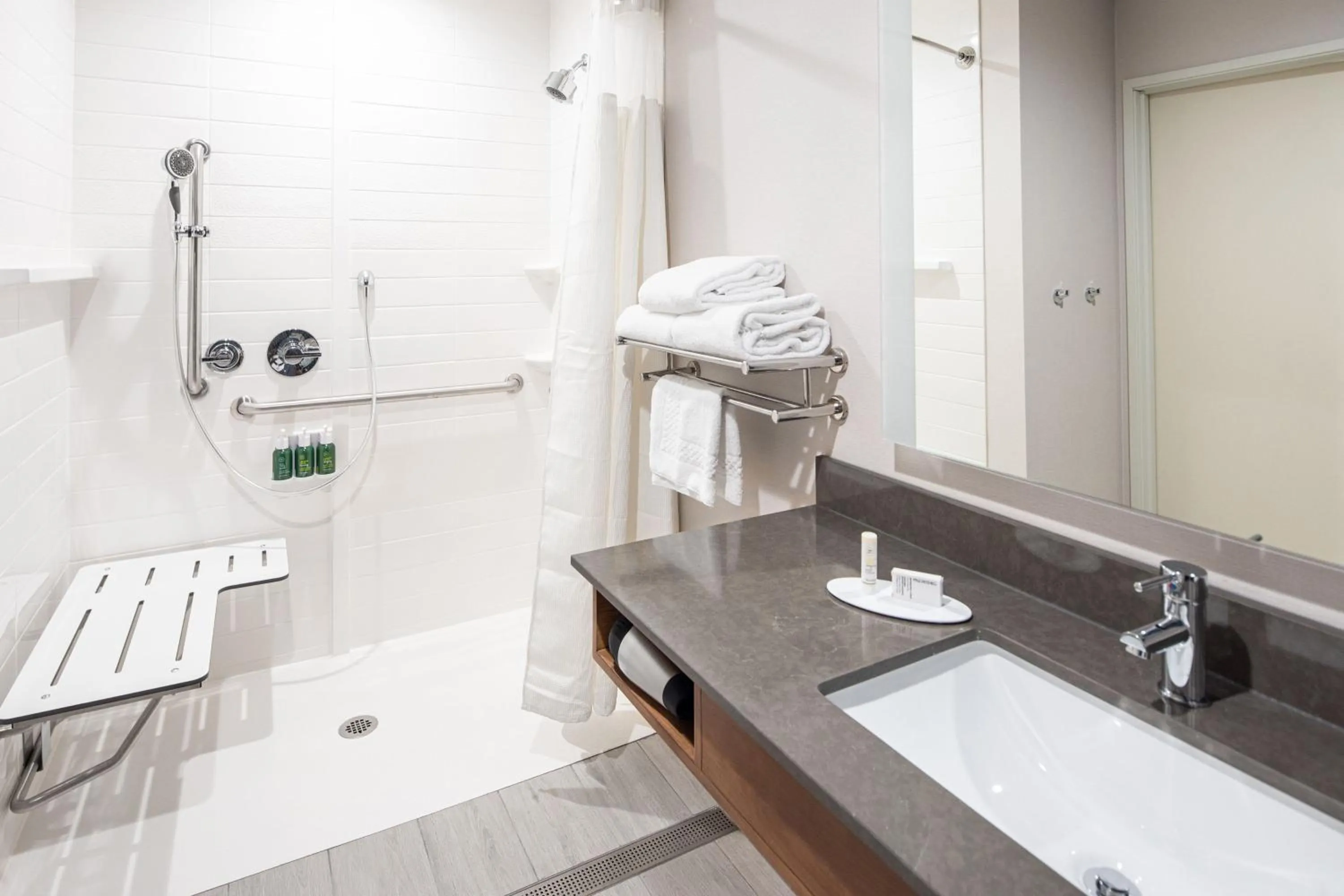 Bathroom in Fairfield by Marriott Inn & Suites Anaheim Los Alamitos