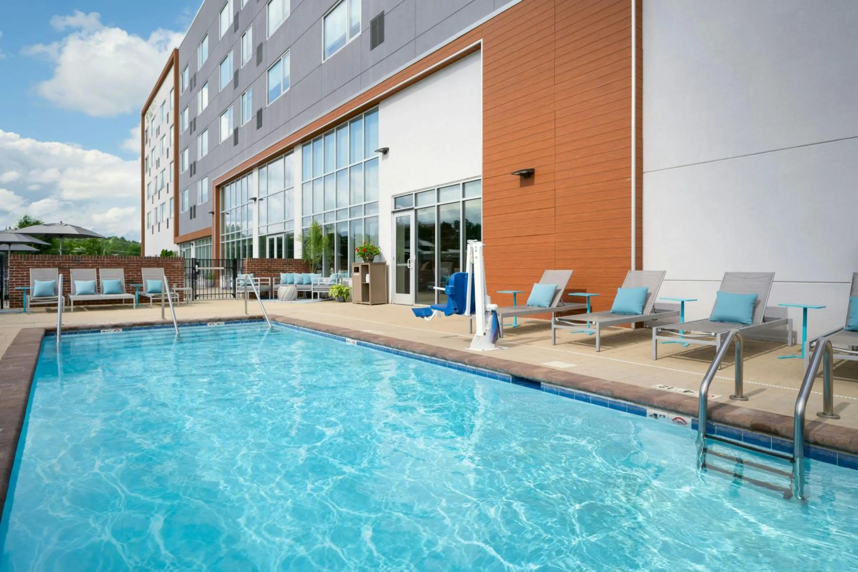 Swimming pool in Element Knoxville West