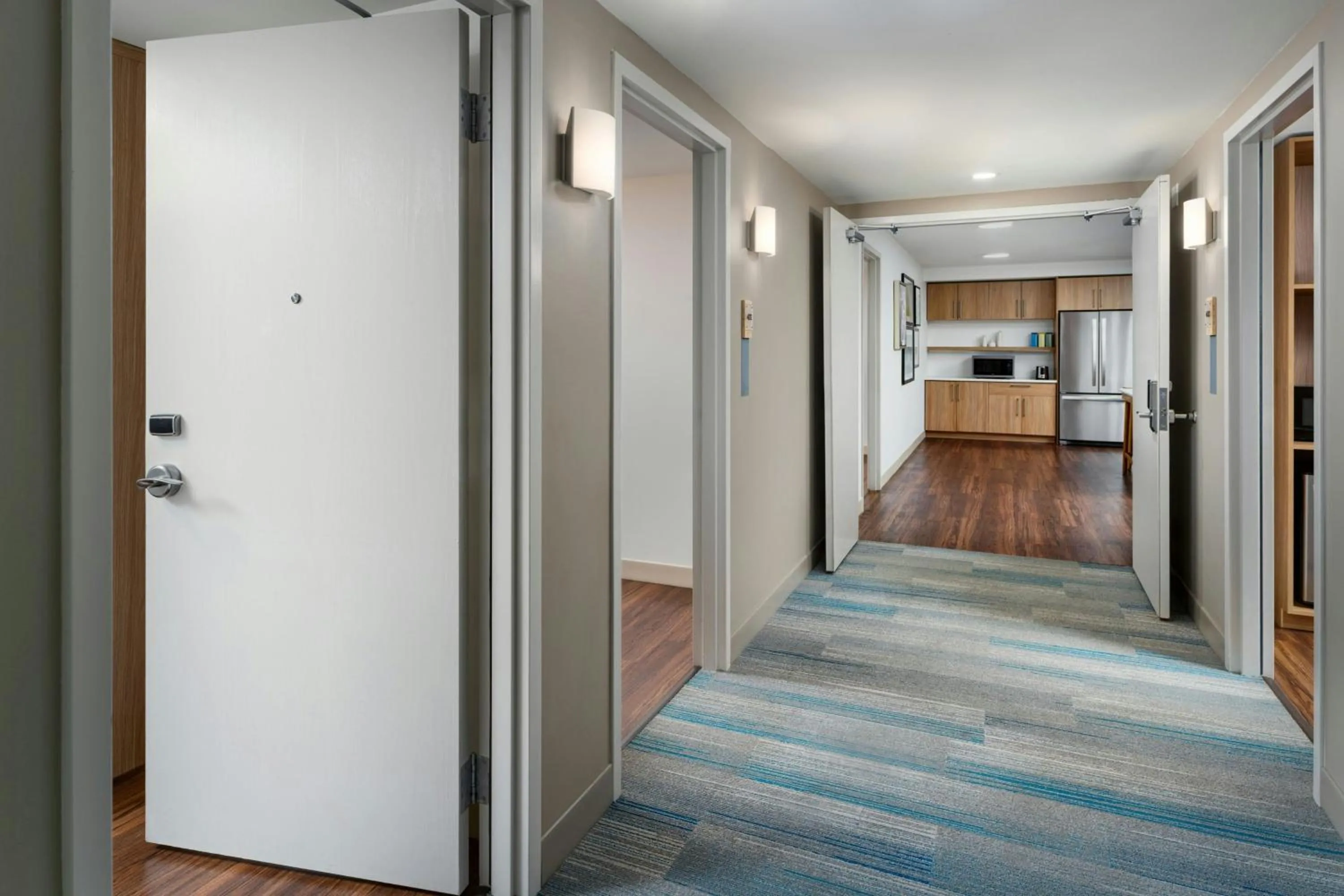 Photo of the whole room in Element Knoxville West