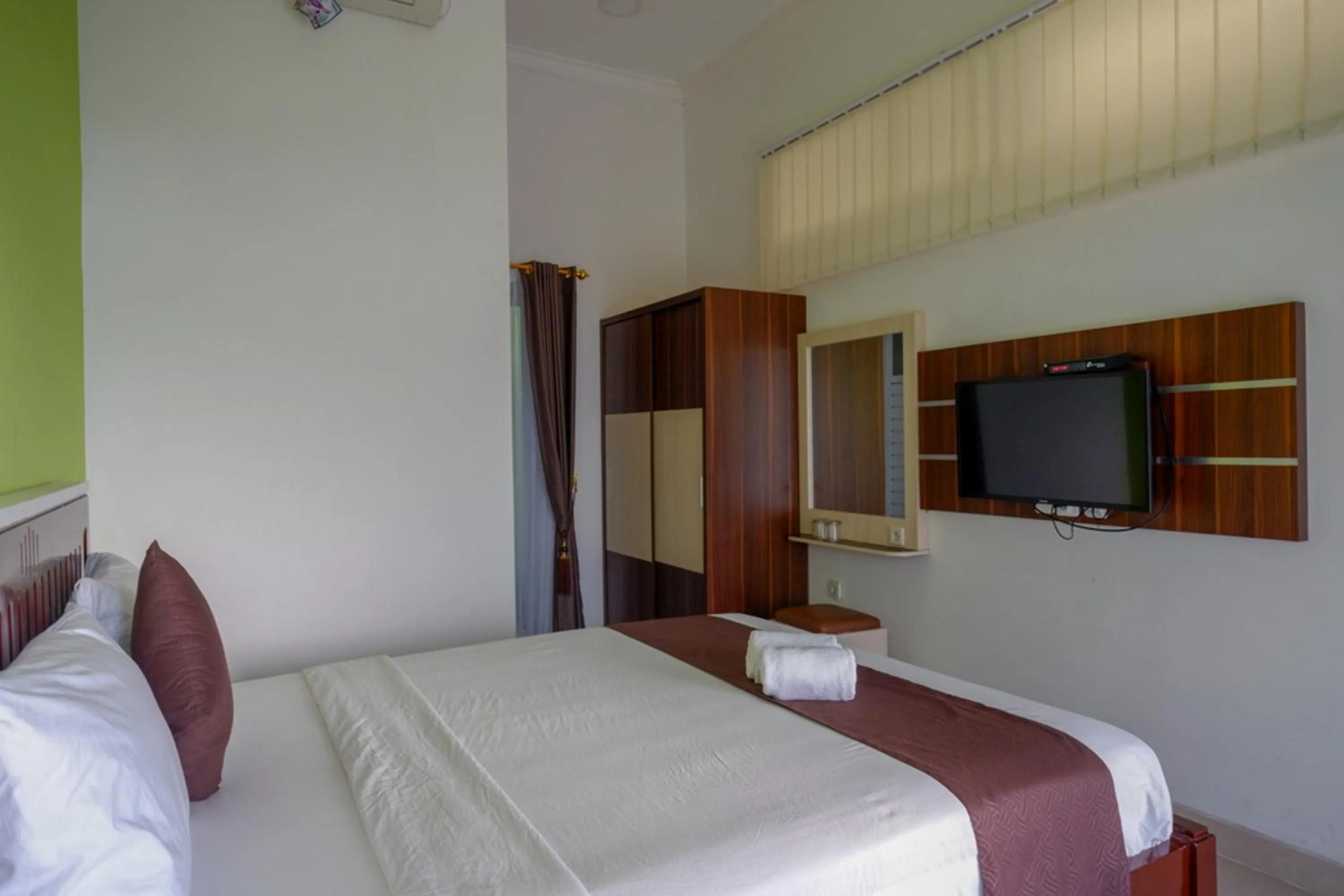 Bed in RedDoorz Syariah at Omah Sawah