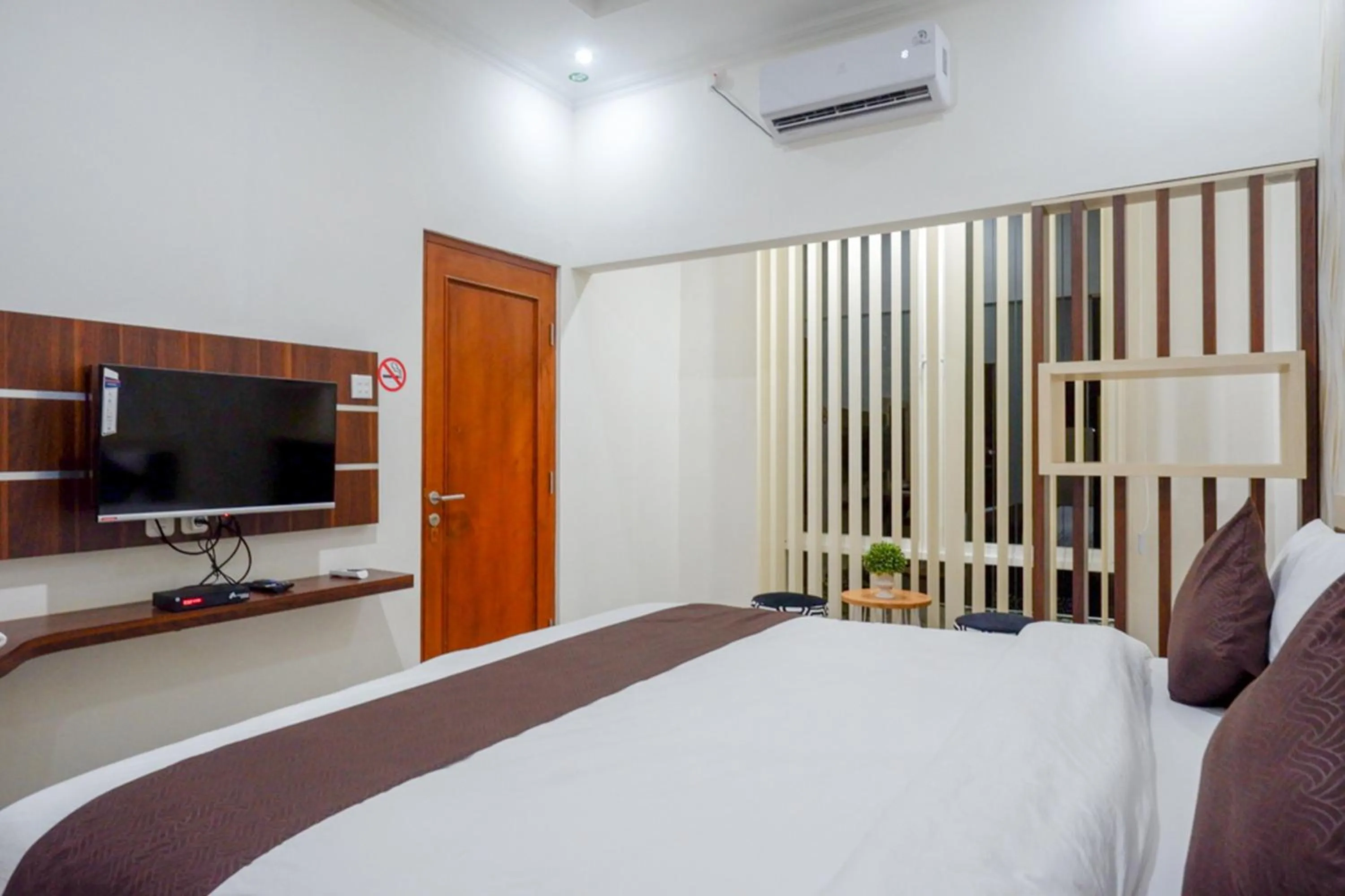 Bed in RedDoorz Syariah at Omah Sawah