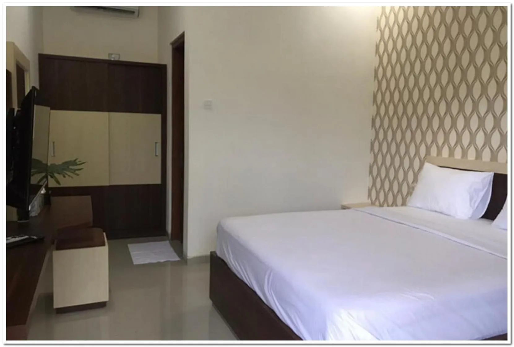 Bedroom, Bed in RedDoorz Syariah at Omah Sawah