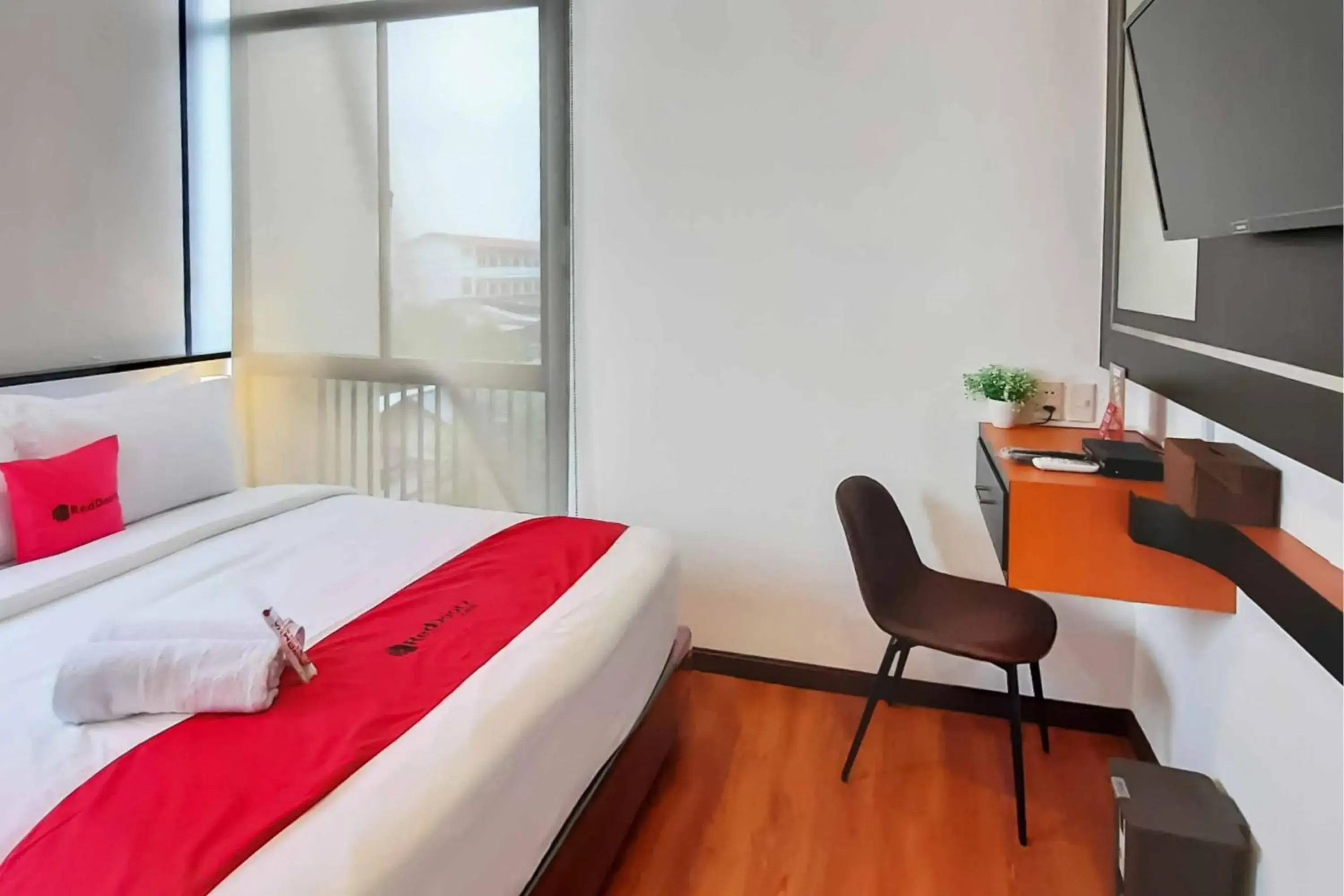 Bed in RedDoorz near RS Royal Prima Medan 2 Bed in RedDoorz near RS Royal Prima Medan 2