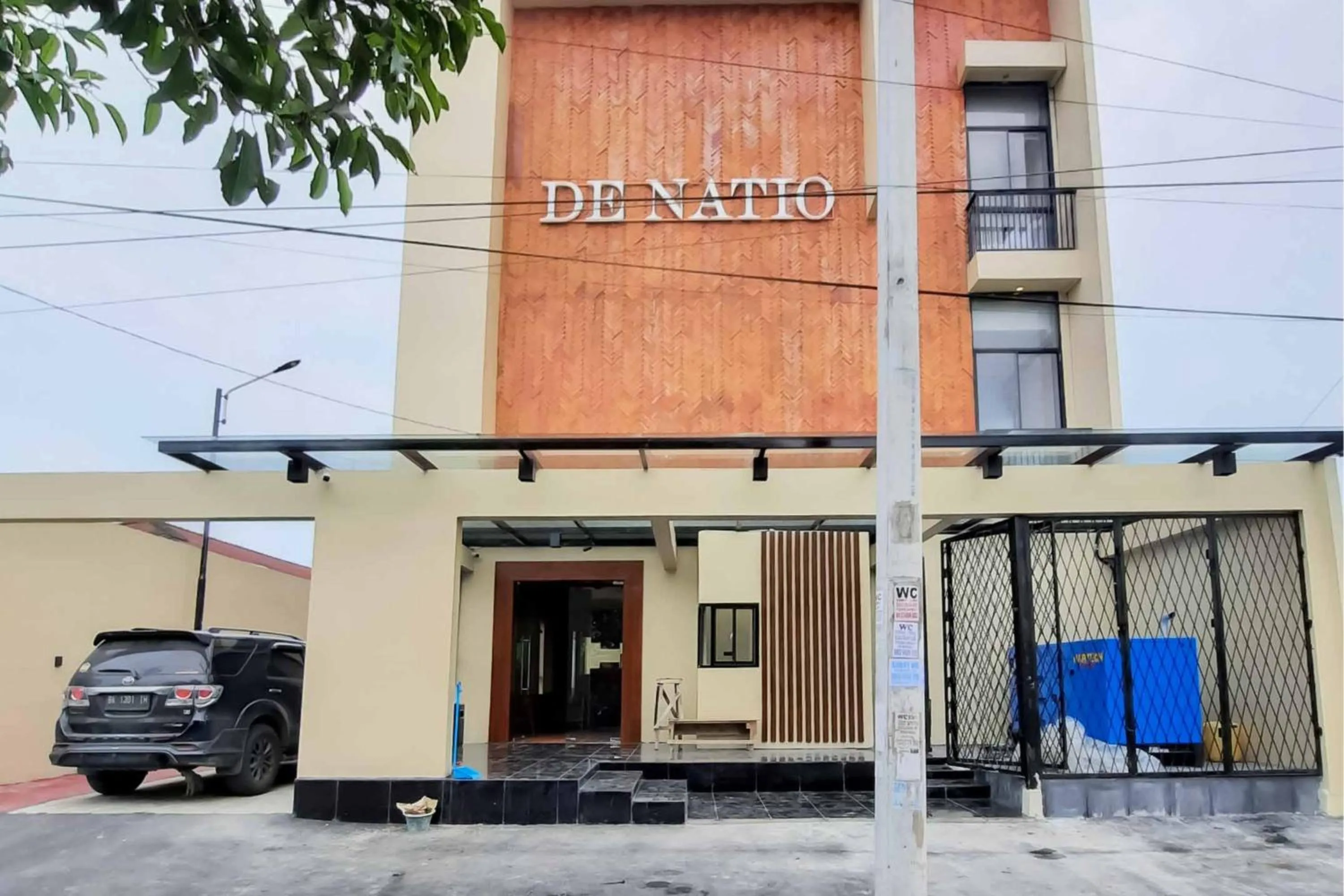 Facade/entrance in RedDoorz near RS Royal Prima Medan 2