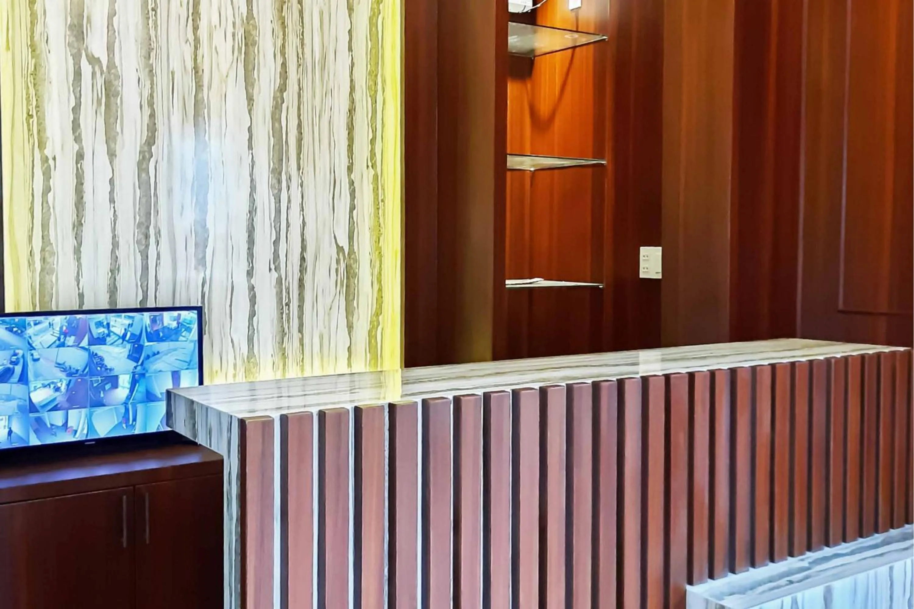 RedDoorz near RS Royal Prima Medan 2