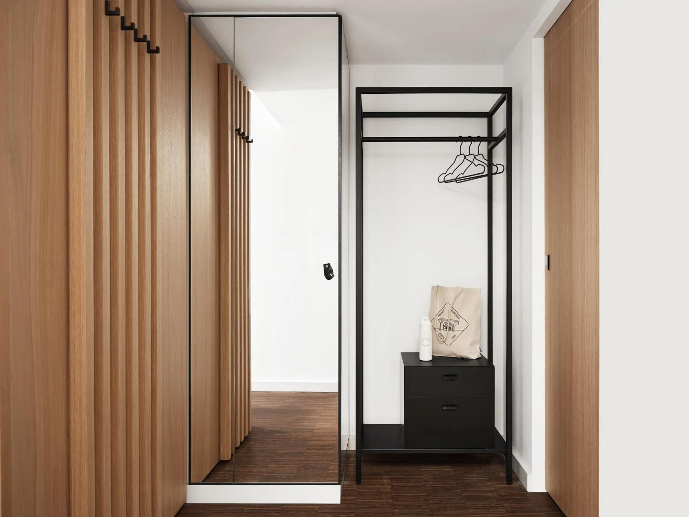 wardrobe in Bob W Münchner Freiheit