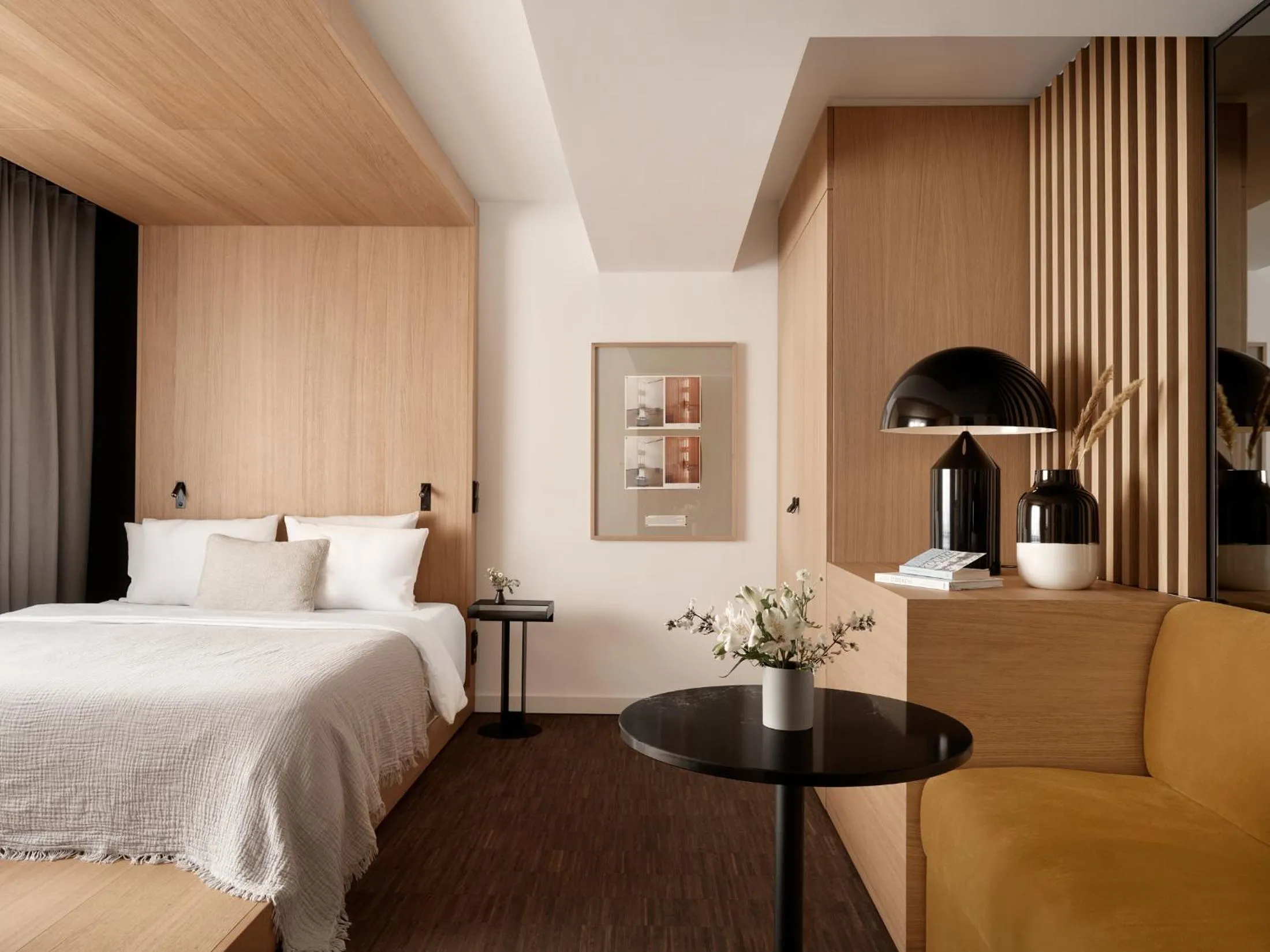 Seating area, Bed in Bob W Münchner Freiheit