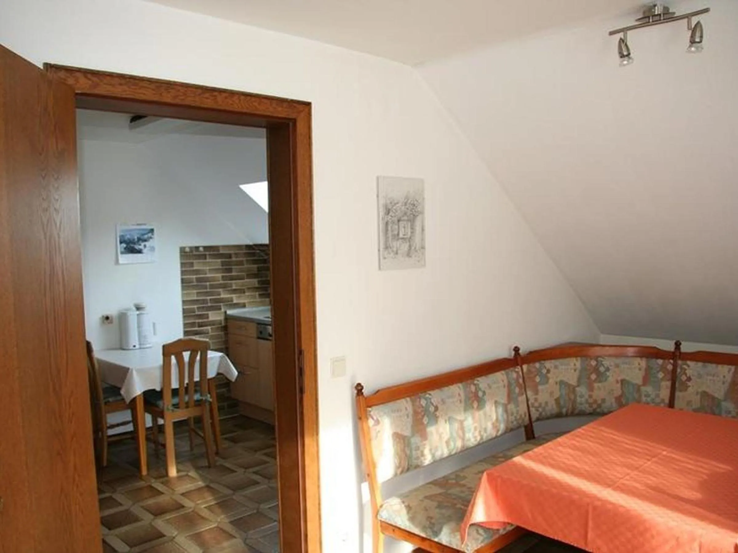 Property building, Bed in Ferienwohnung Wicker