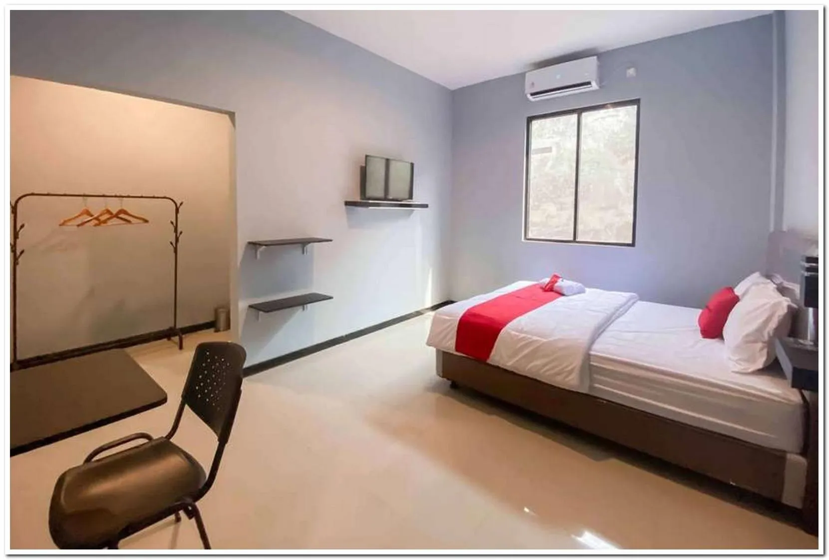 Bedroom in RedDoorz Syariah near T2 Juanda Airport 2