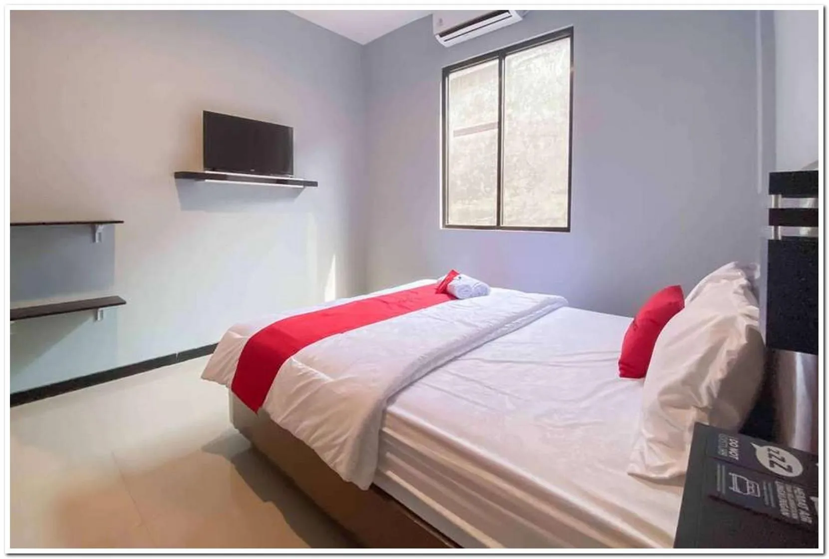 Bedroom in RedDoorz Syariah near T2 Juanda Airport 2