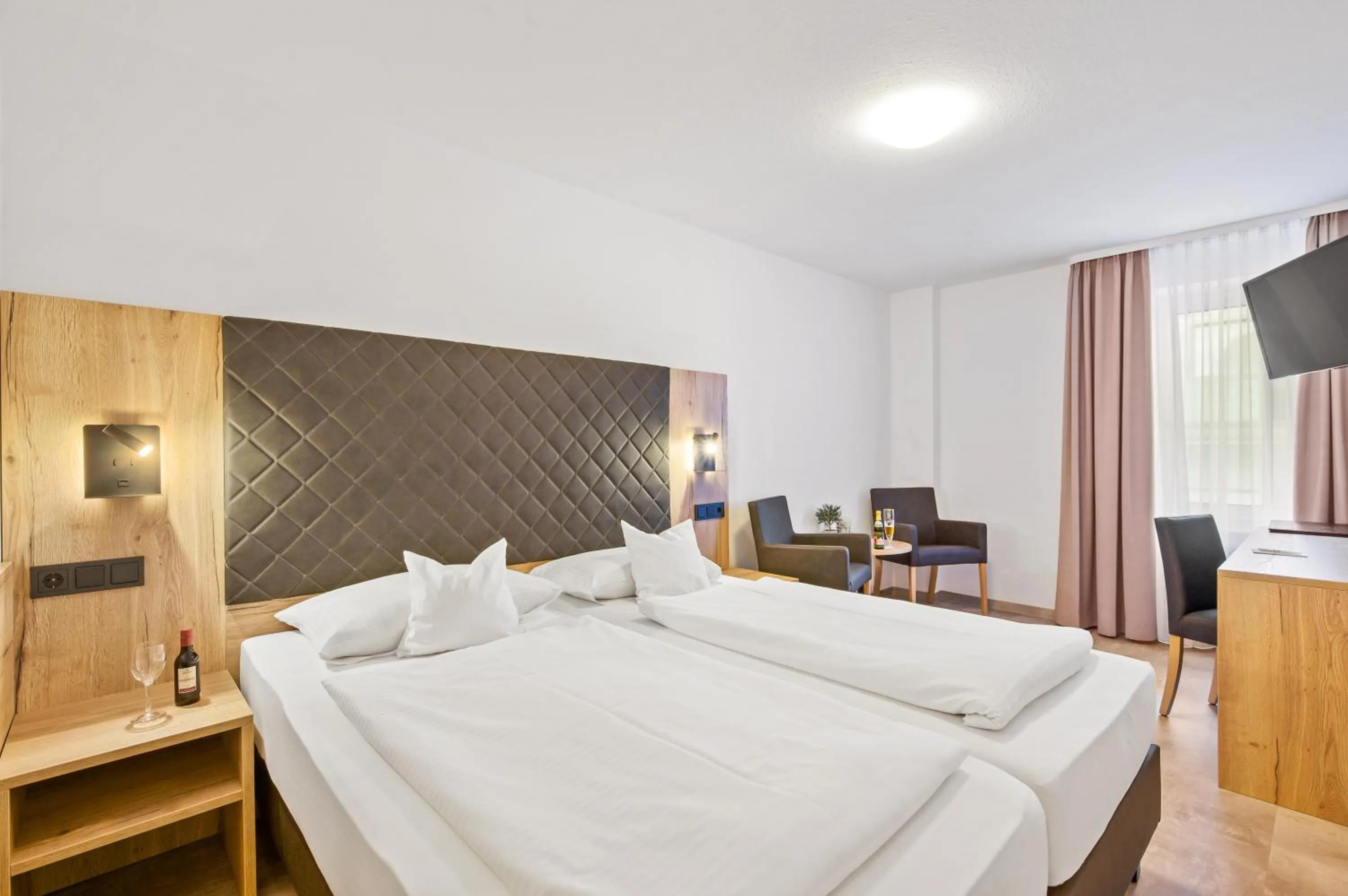 Photo of the whole room, Bed in Best Western Hotel Favorit