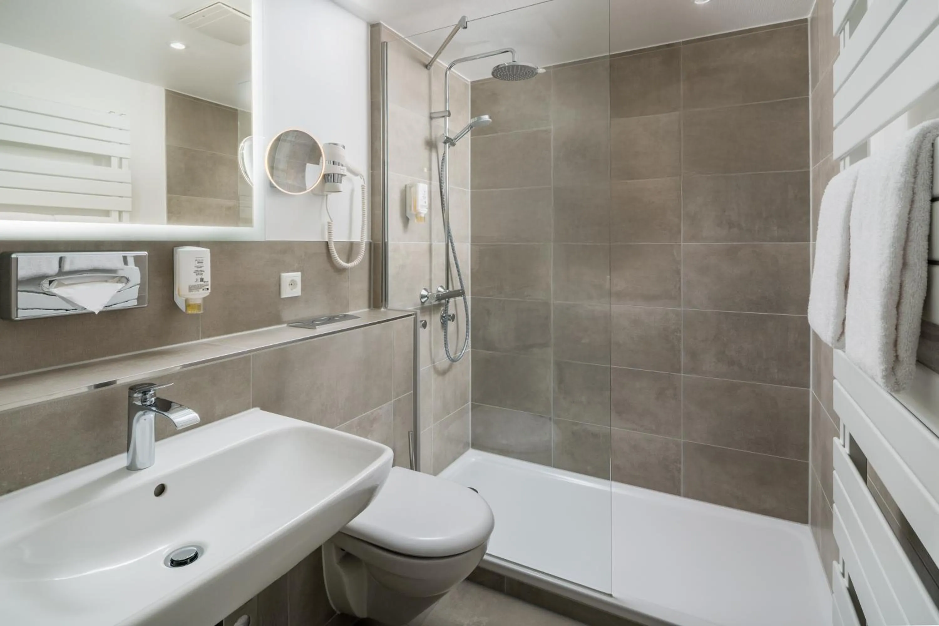 Shower in Best Western Hotel Favorit