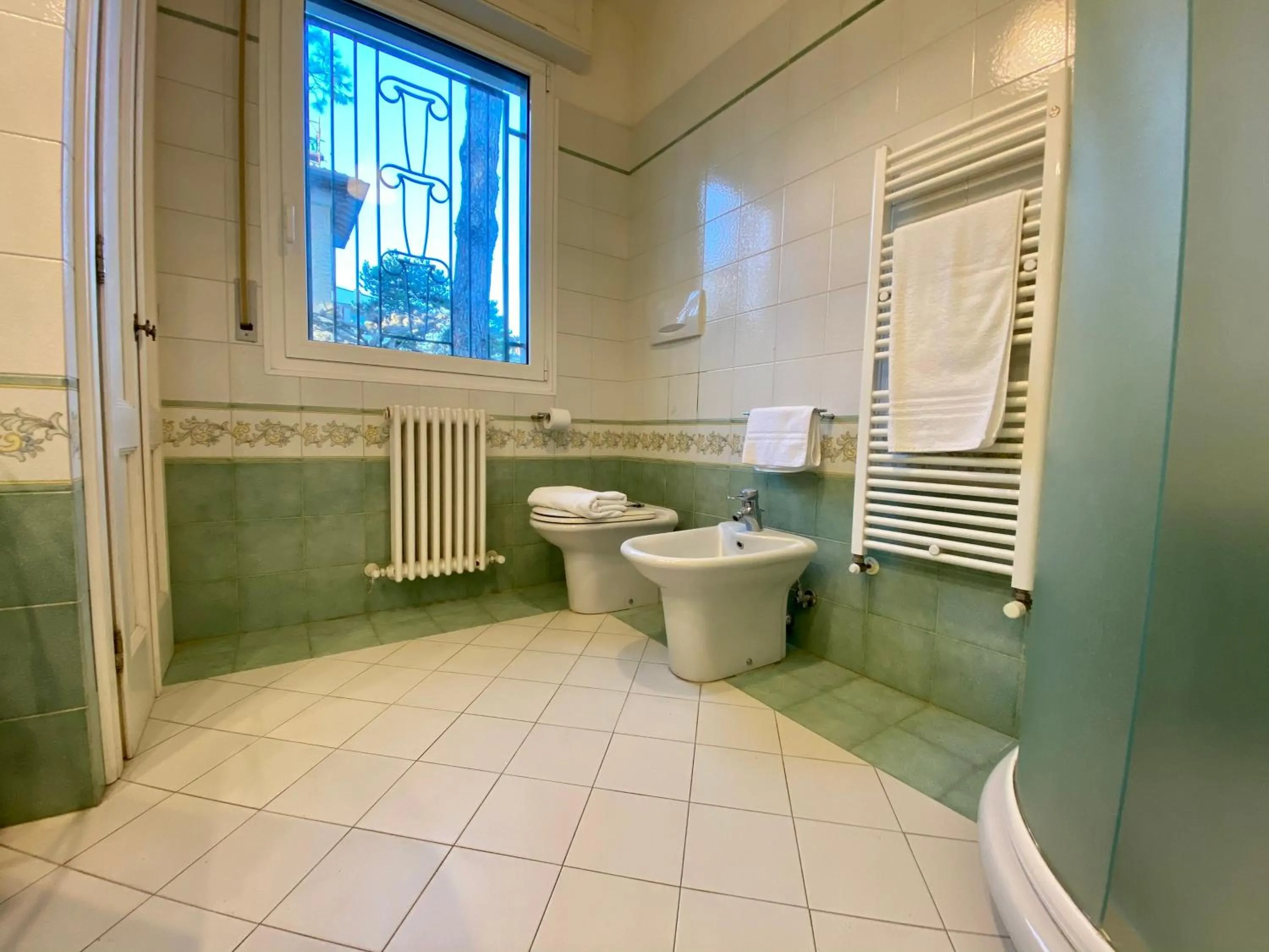 Shower in Villa Alda Suites & Rooms