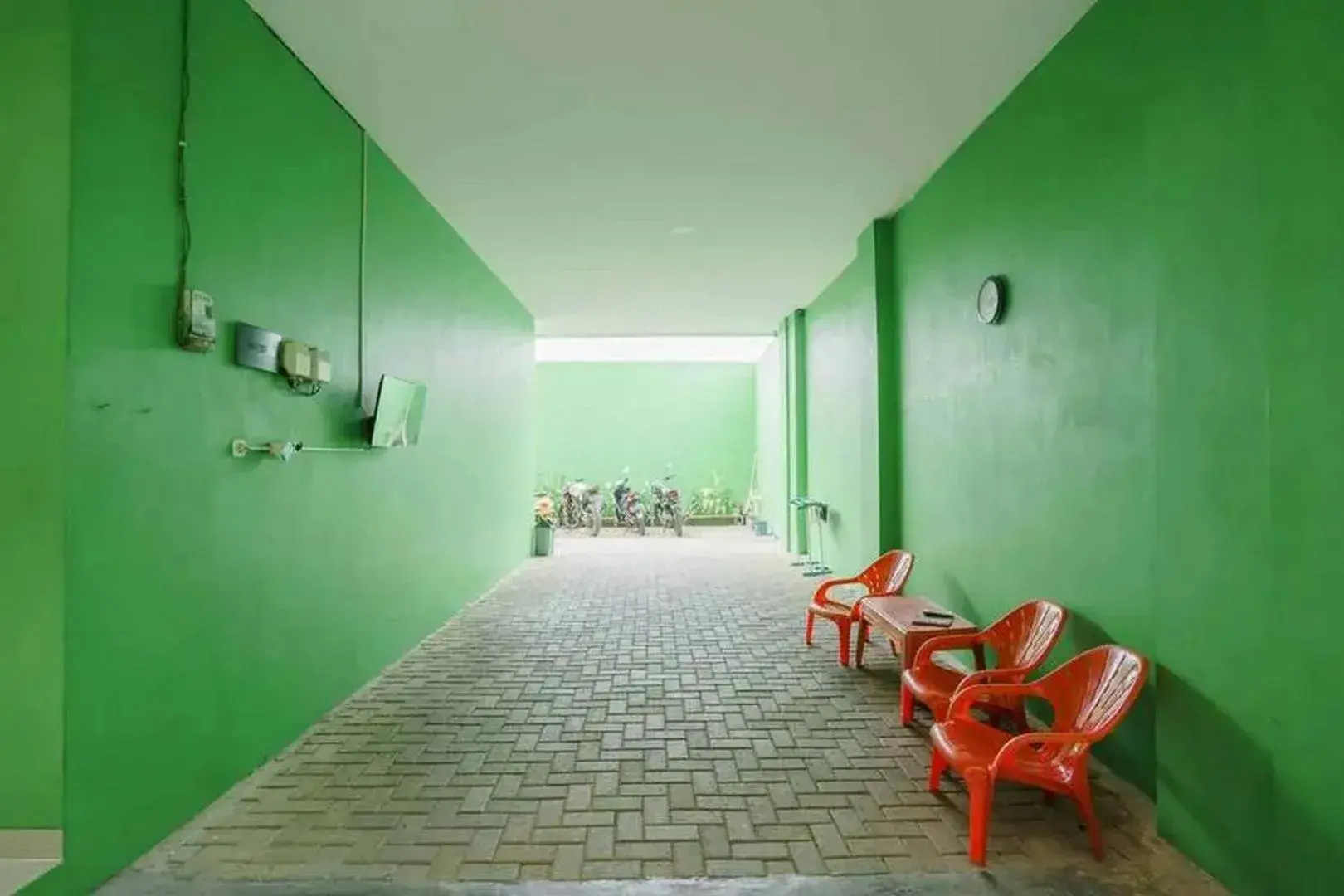 Seating area in RedDoorz near UBL Lampung 2 Seating area in RedDoorz near UBL Lampung 2