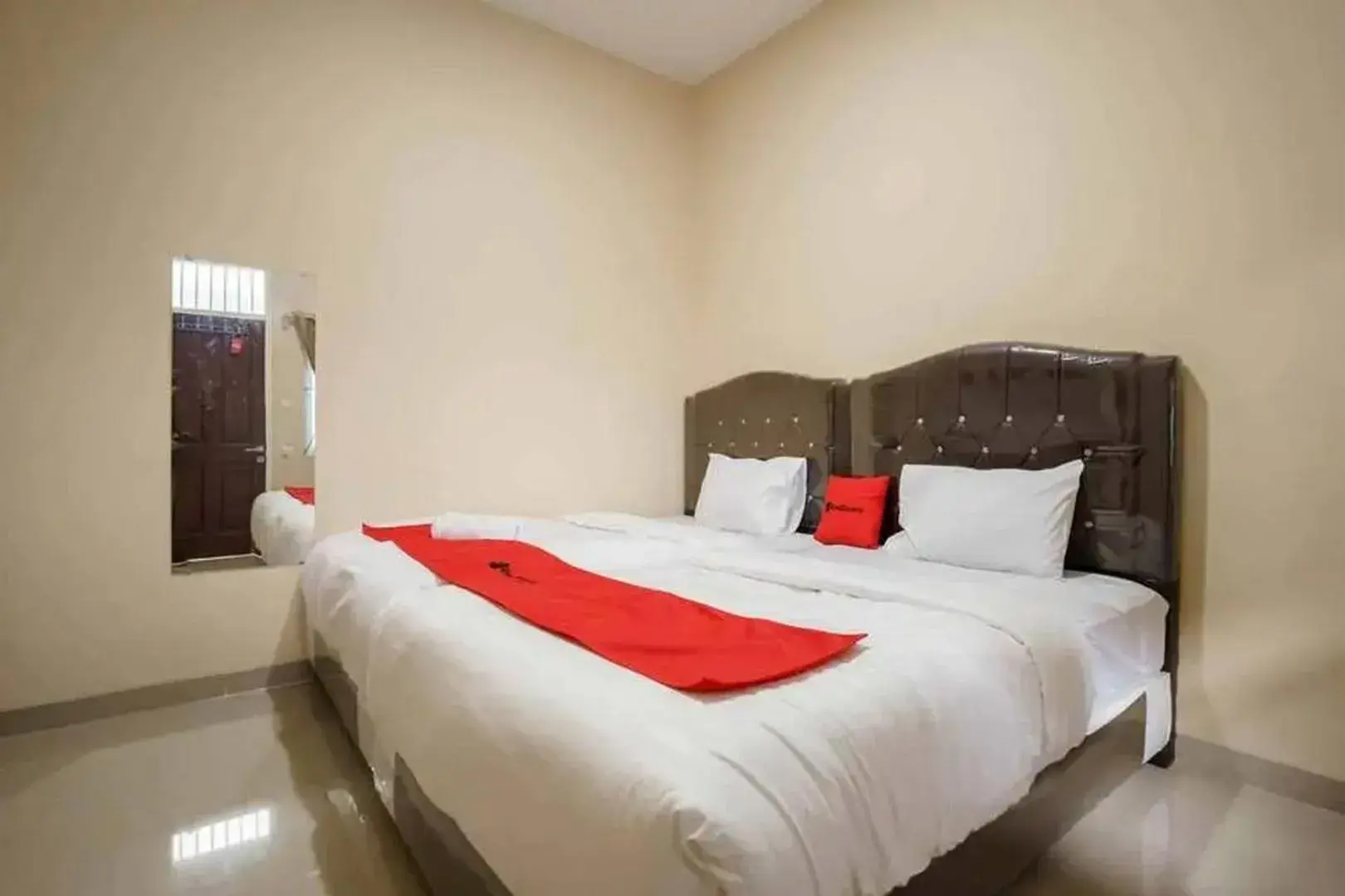 Bedroom, Bed in RedDoorz near UBL Lampung 2 Bedroom, Bed in RedDoorz near UBL Lampung 2