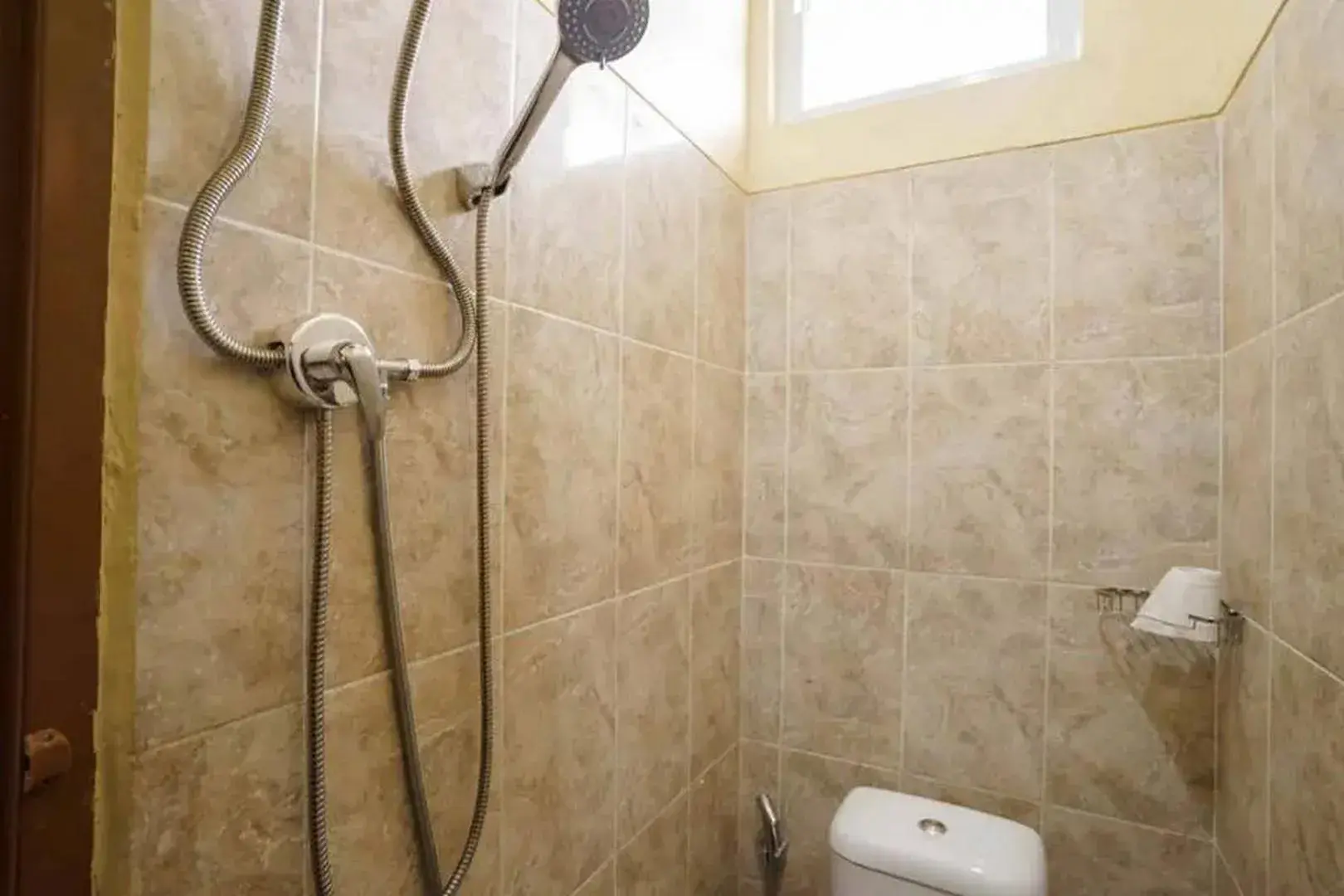 Bathroom in RedDoorz near UBL Lampung 2 Bathroom in RedDoorz near UBL Lampung 2