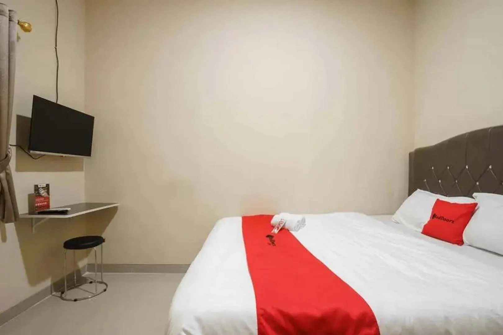 Bedroom, Bed in RedDoorz near UBL Lampung 2