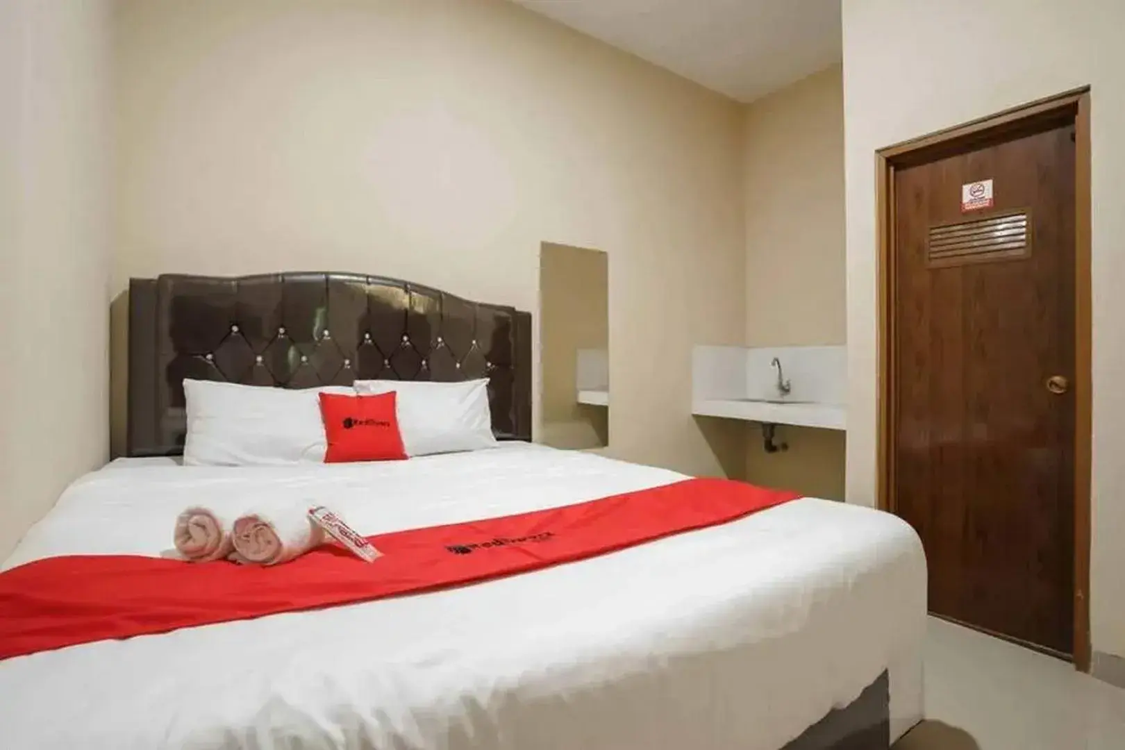 Bedroom, Bed in RedDoorz near UBL Lampung 2 Bedroom, Bed in RedDoorz near UBL Lampung 2