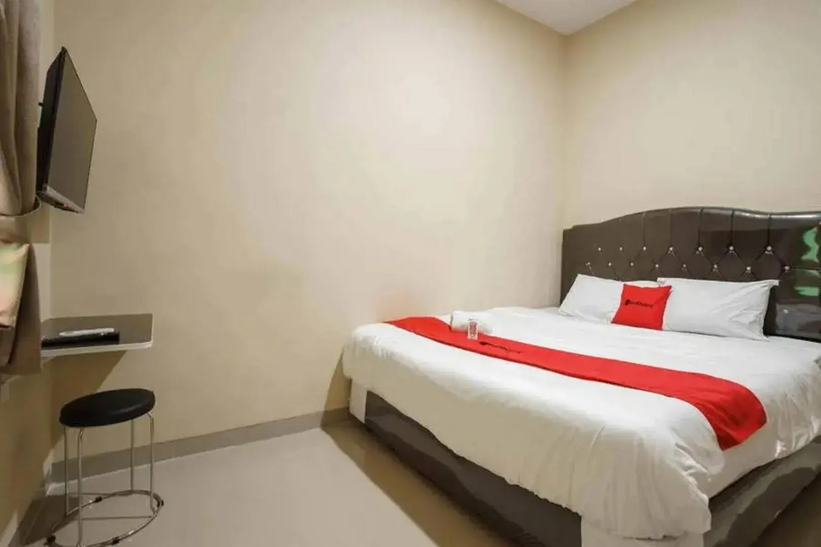 Bedroom, Bed in RedDoorz near UBL Lampung 2 Bedroom, Bed in RedDoorz near UBL Lampung 2