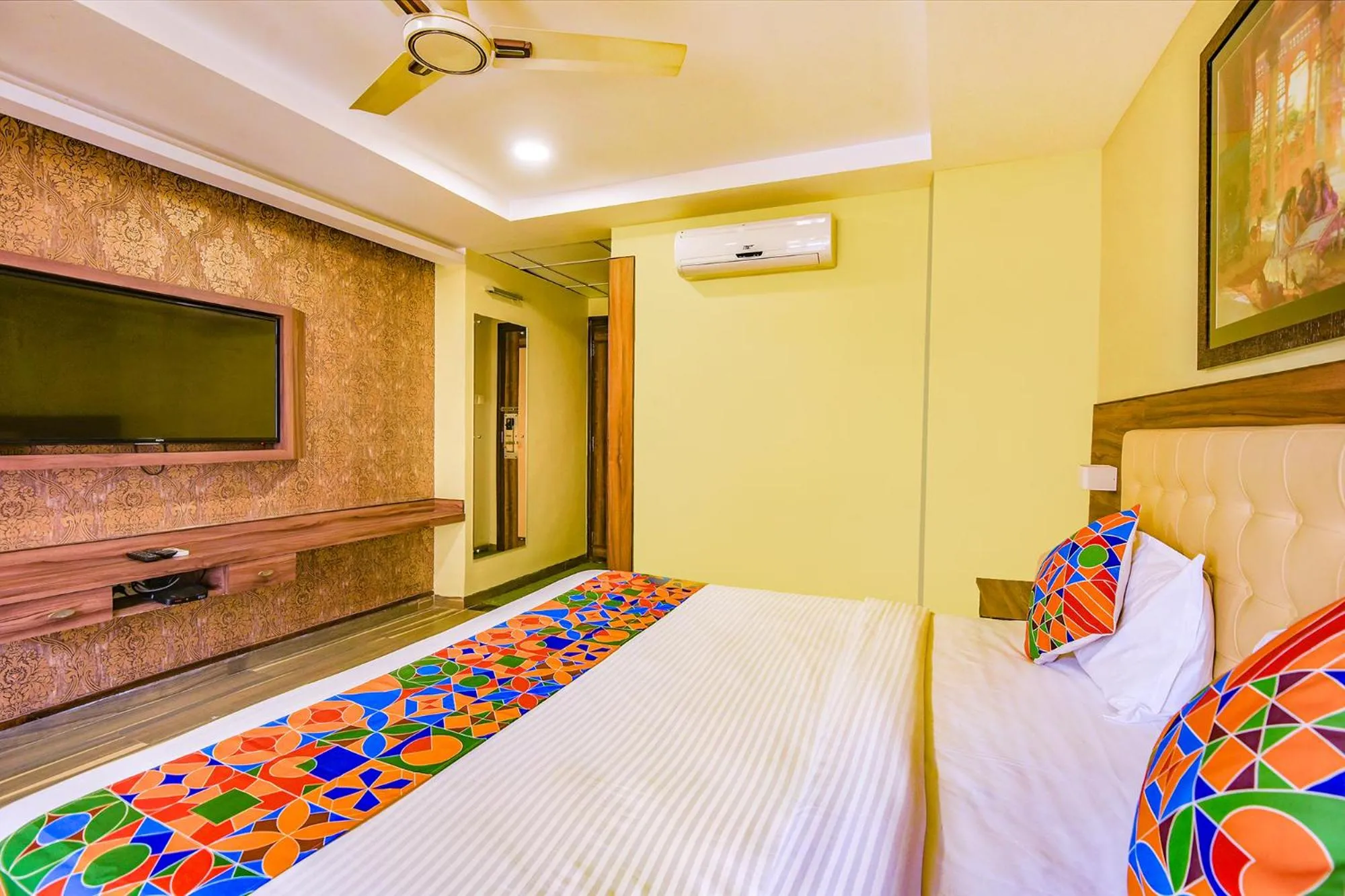 Bed in Via Phoenix Resorts - Nr M Chinnaswamy Stadium