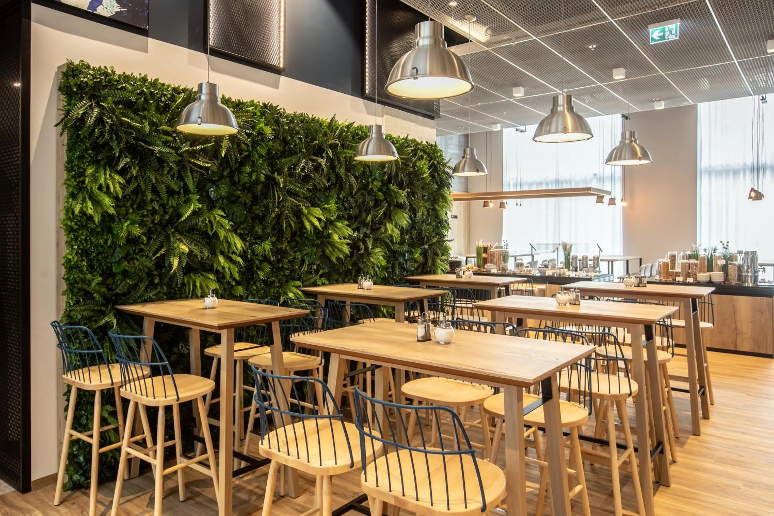 Restaurant/places to eat in H2 Hotel Budapest