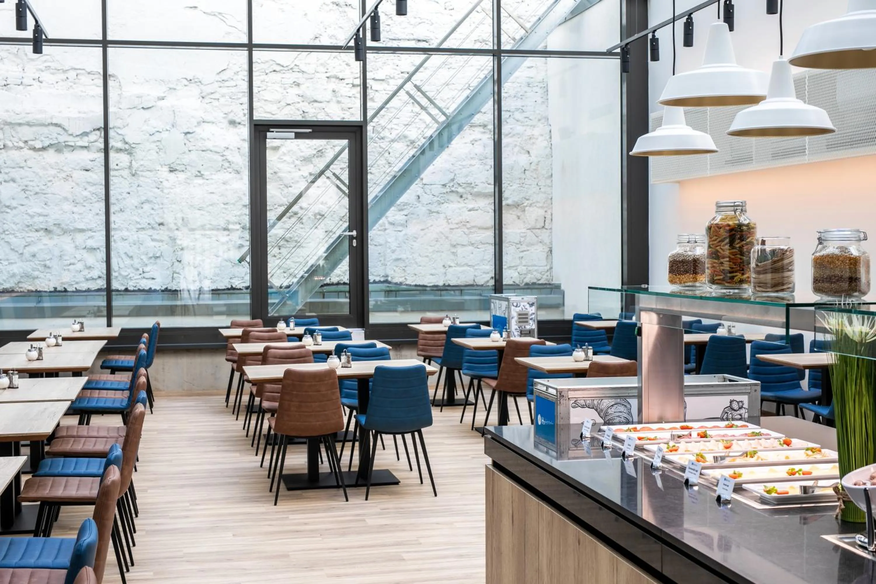 Restaurant/places to eat in H2 Hotel Budapest