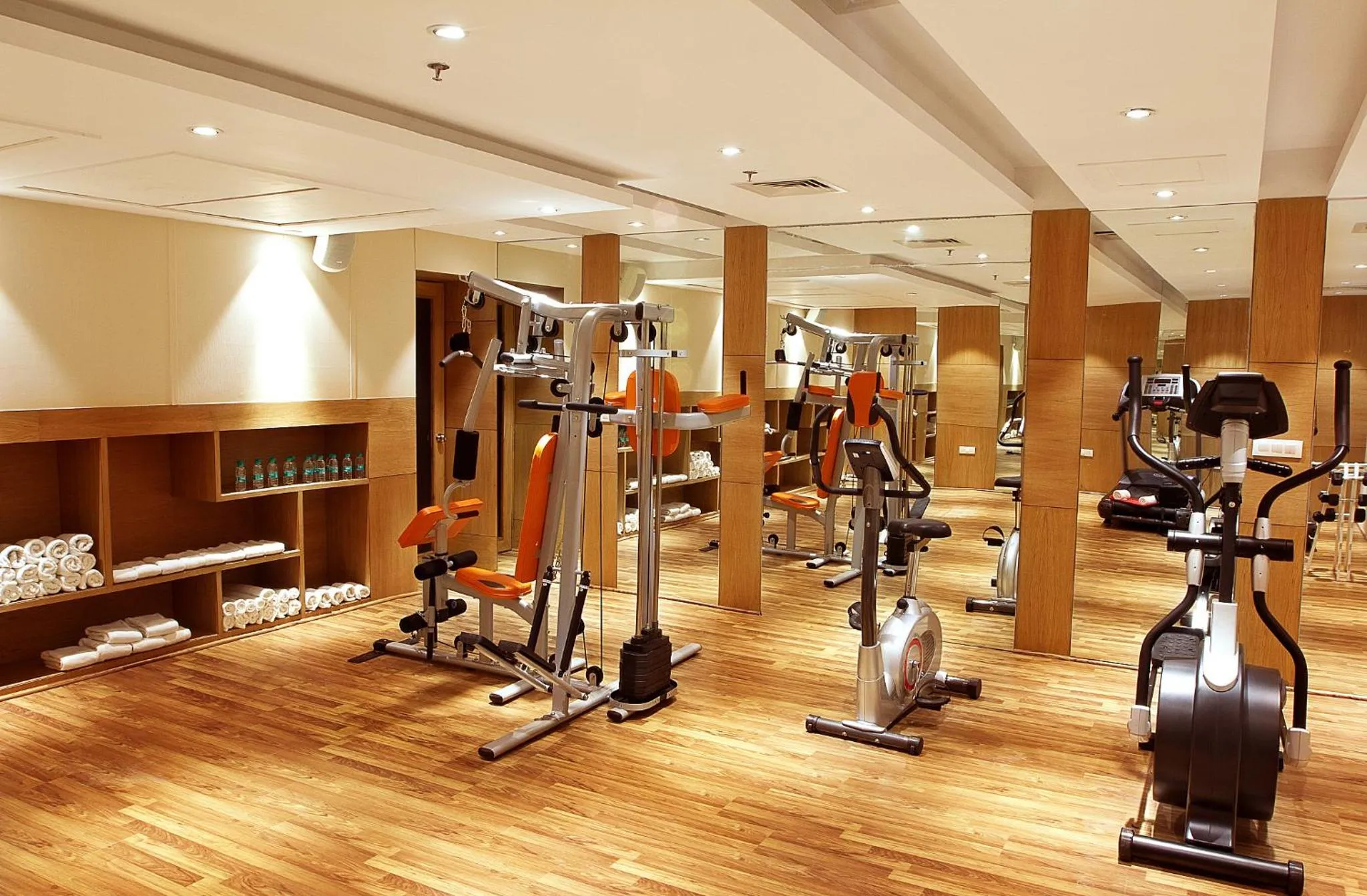 Fitness centre/facilities in Joy Inn & Suites