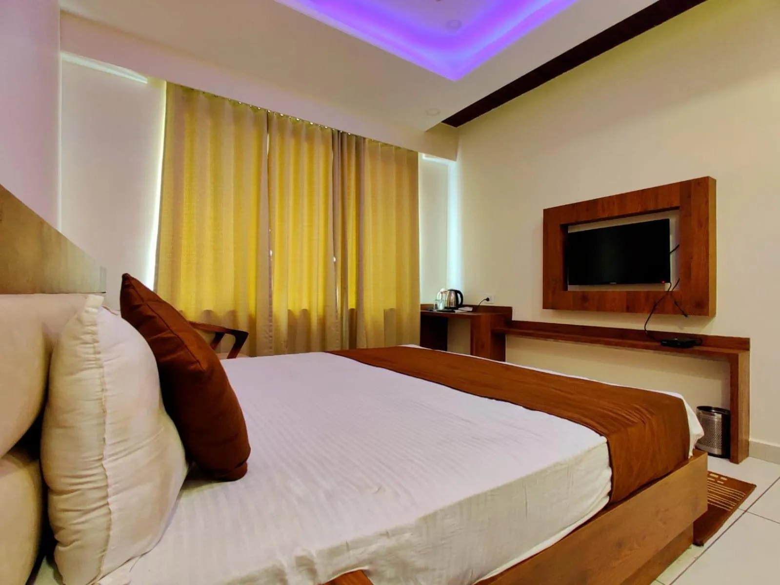 Bed in Hotel Divine Residency