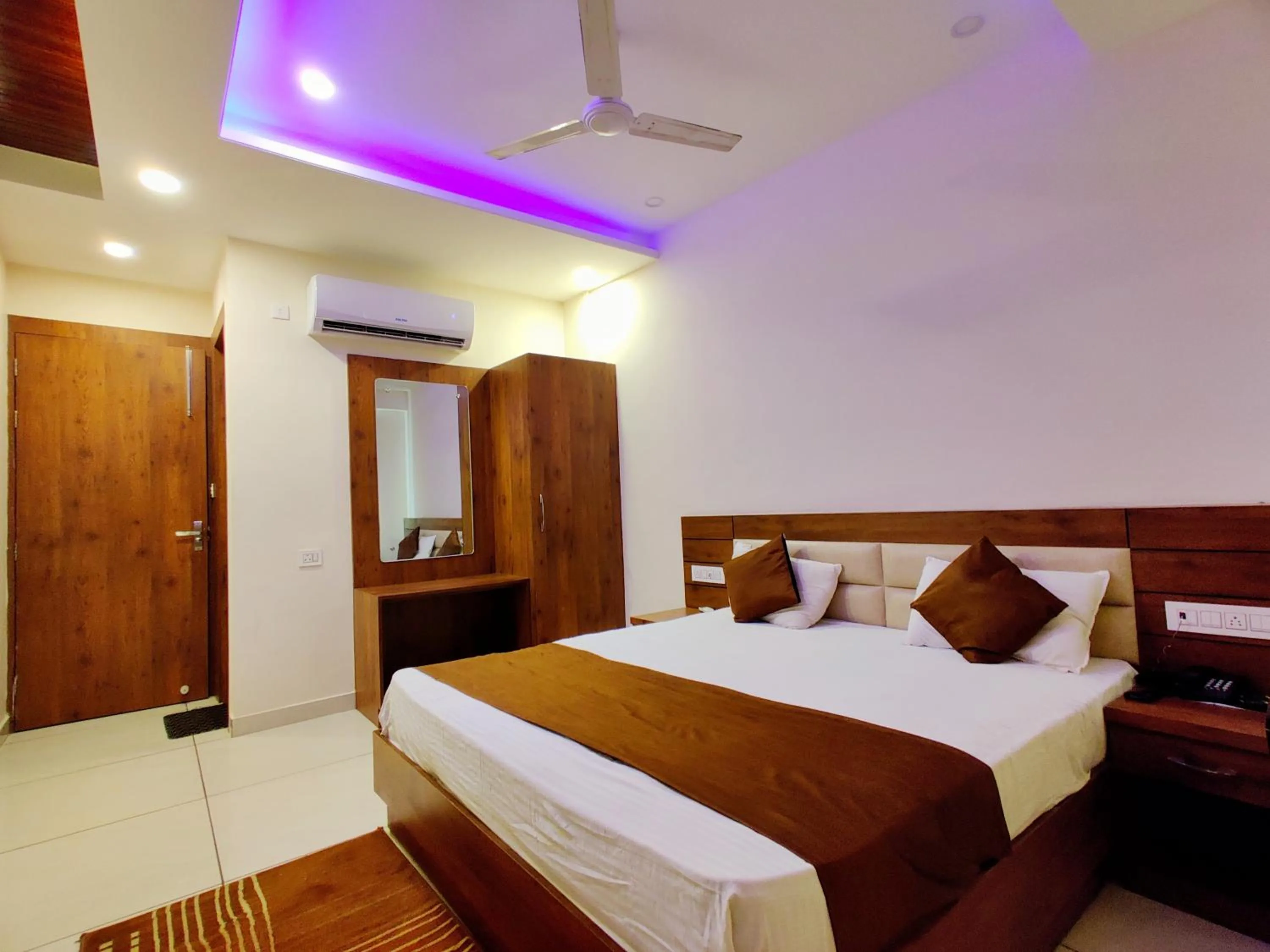 Bed in Hotel Divine Residency