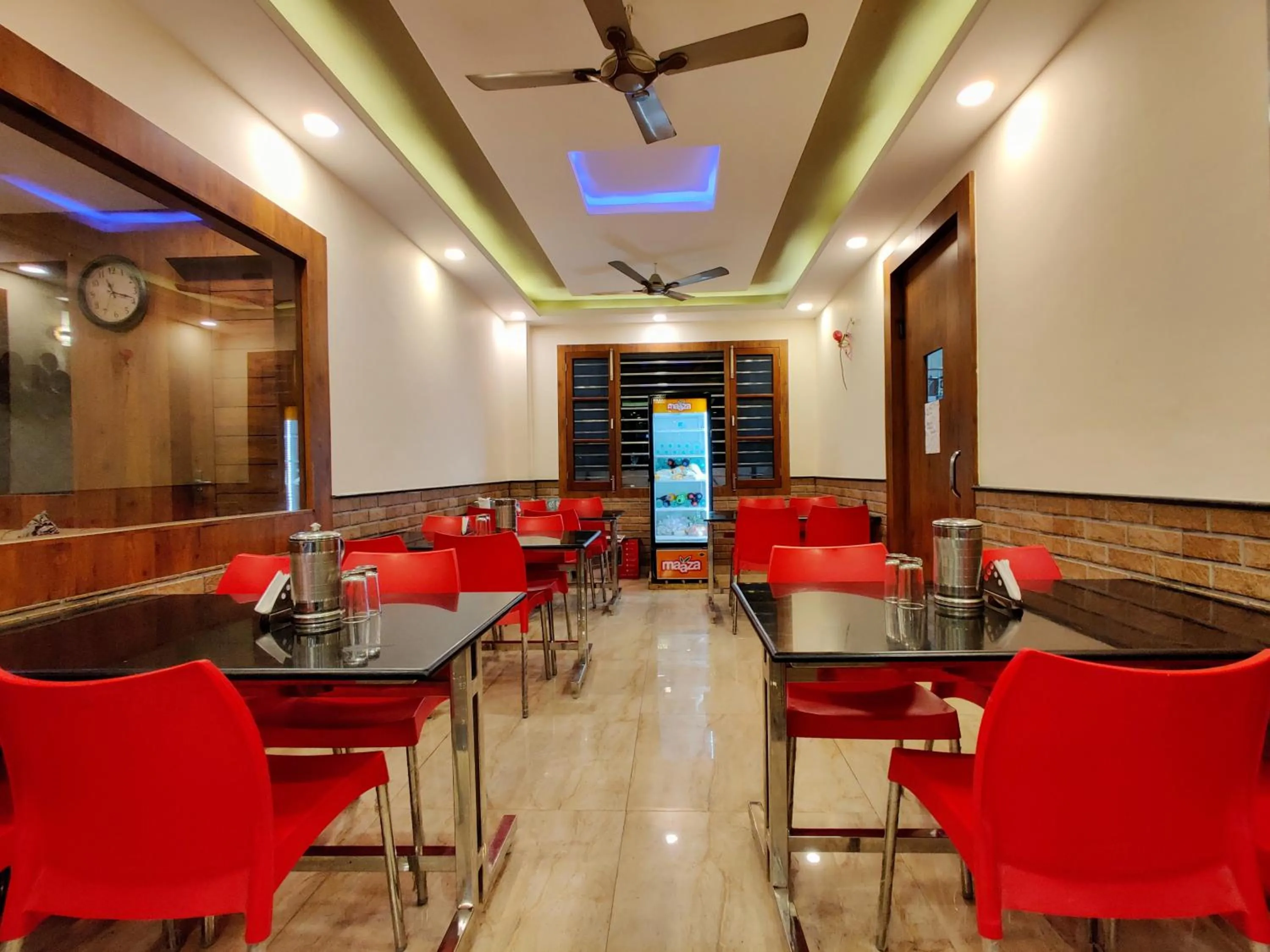 Restaurant/places to eat in Hotel Divine Residency