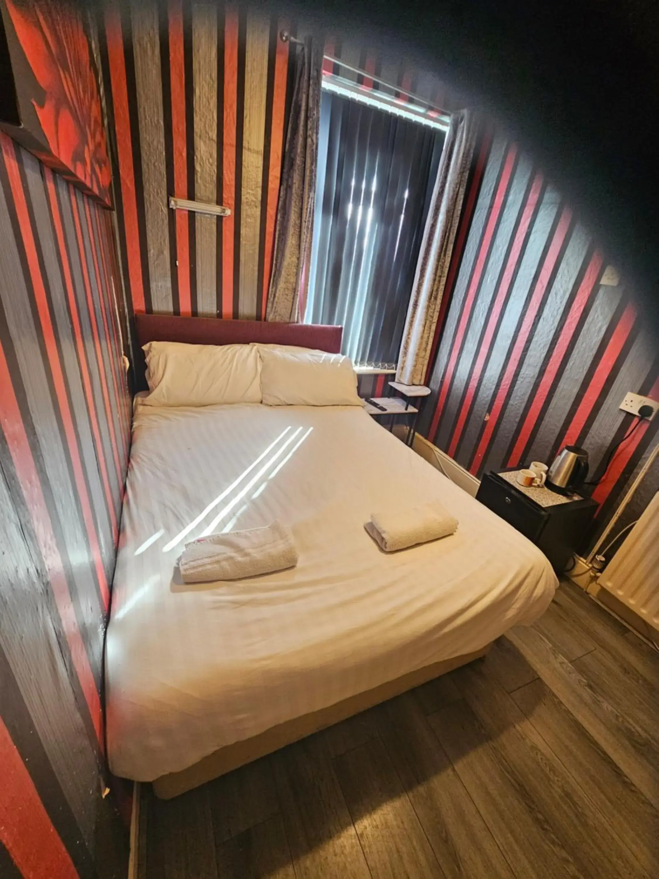 Budget Double Room in Tamarind Cove & Barrons Hotel Budget Double Room in Tamarind Cove & Barrons Hotel