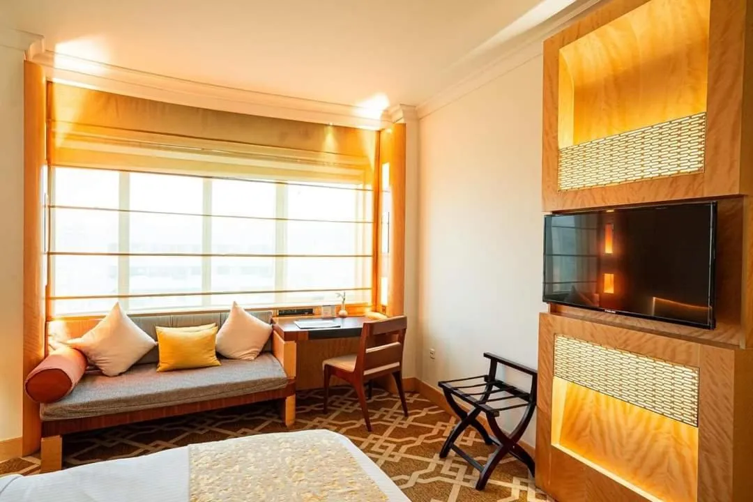 Property building, Bed in Marco Polo Hotel