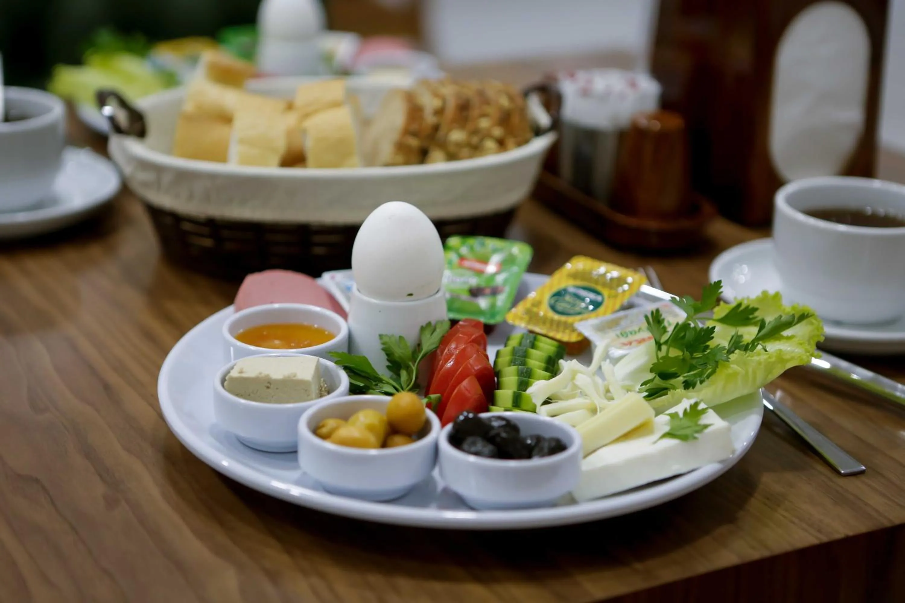 Restaurant/places to eat in Dimen Hotel