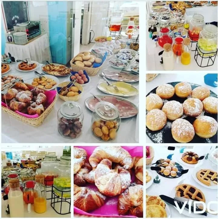 Buffet breakfast in hotel colibri