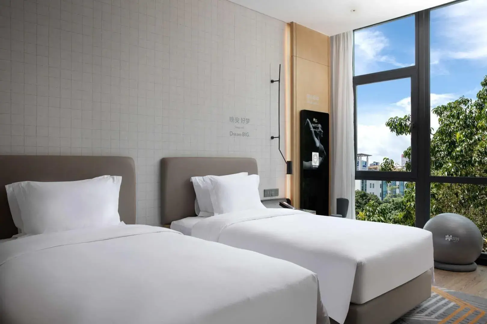 Bed in EVEN Hotel Shenzhen Nanshan by IHG Bed in EVEN Hotel Shenzhen Nanshan by IHG