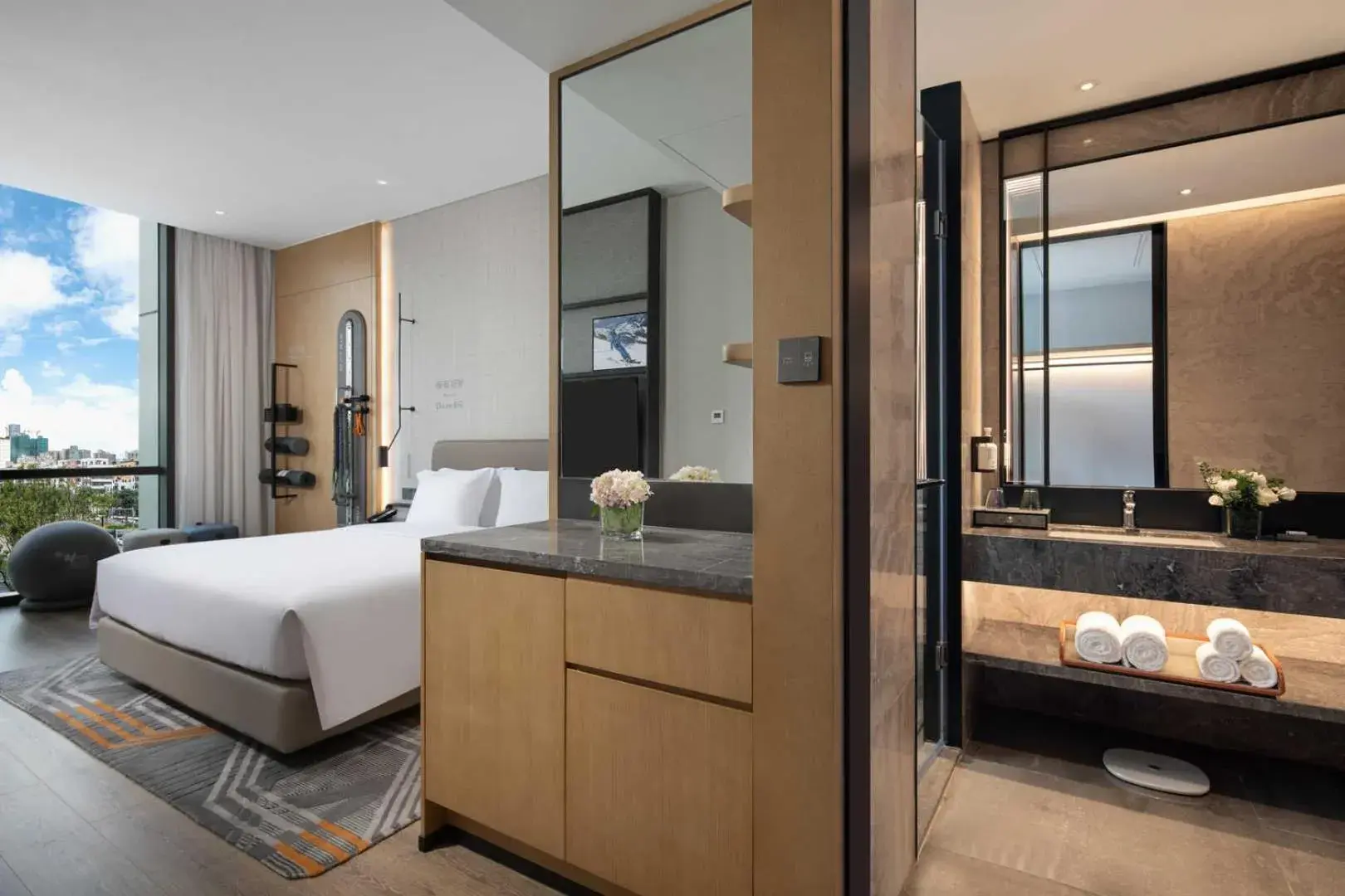 Bed in EVEN Hotel Shenzhen Nanshan by IHG Bed in EVEN Hotel Shenzhen Nanshan by IHG