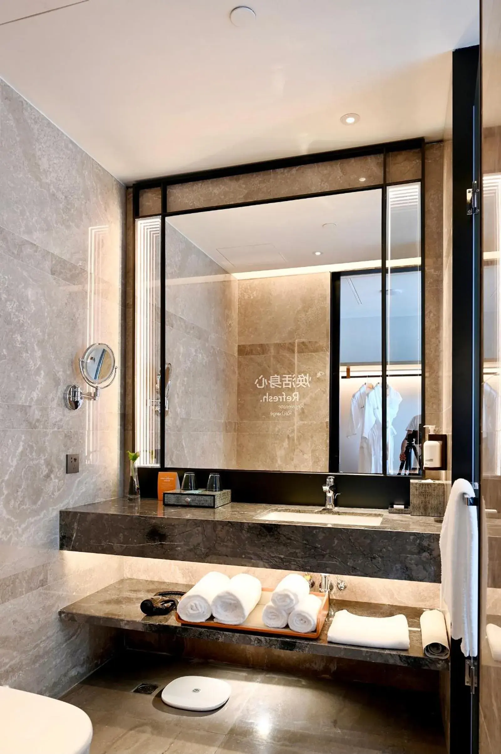 Premium King Room in EVEN Hotel Shenzhen Nanshan by IHG Premium King Room in EVEN Hotel Shenzhen Nanshan by IHG