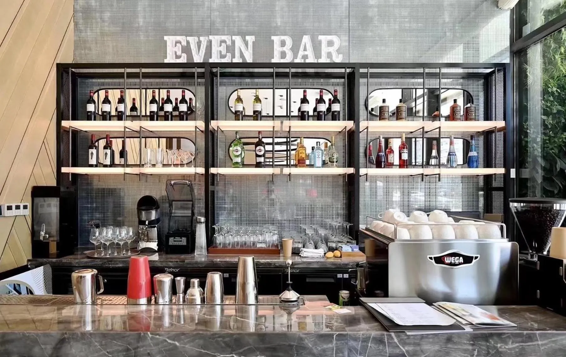 Lounge or bar in EVEN Hotel Shenzhen Nanshan by IHG