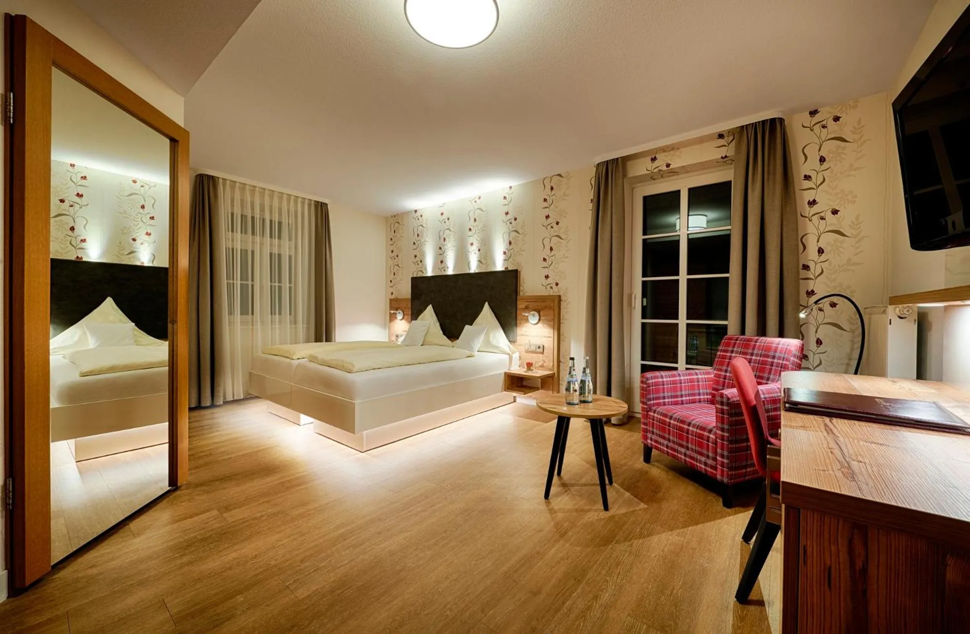Photo of the whole room, Bed in Hotel Kronelamm im Schwarzwald