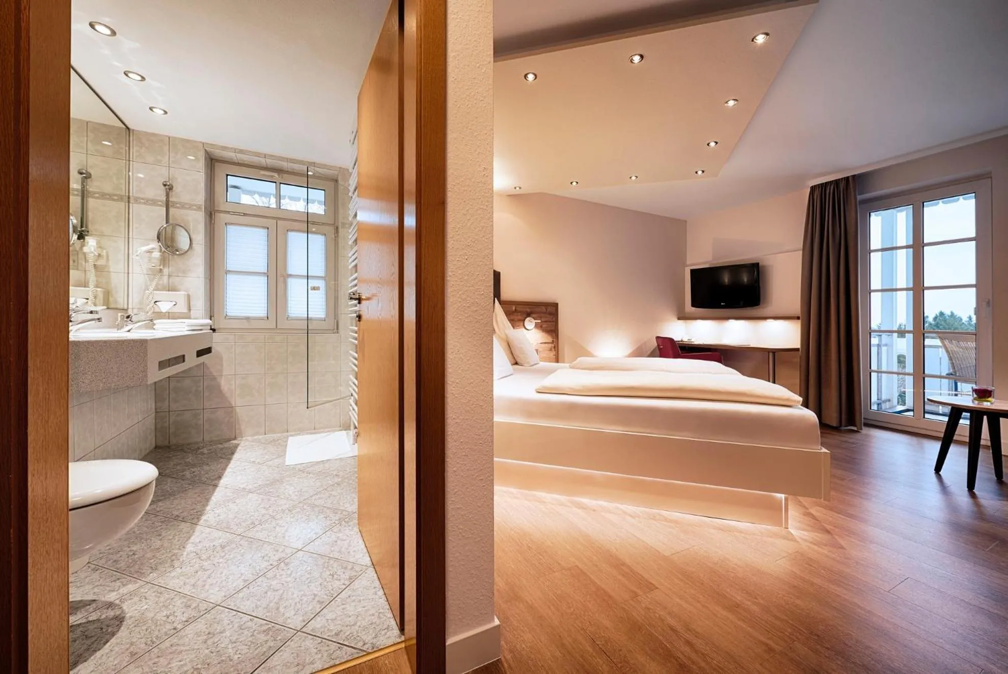 Bathroom, Bed in Hotel Kronelamm im Schwarzwald