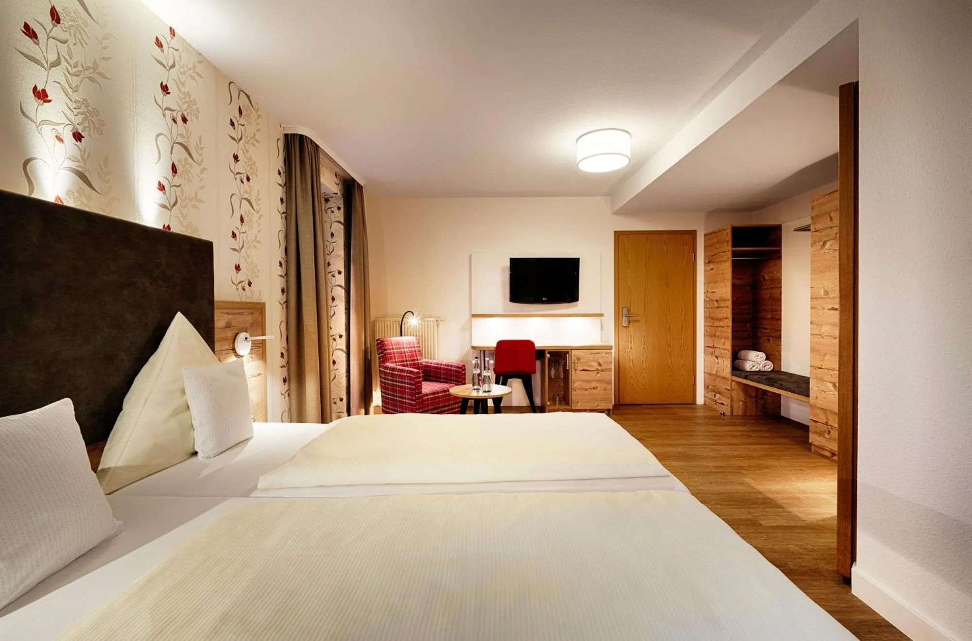 Photo of the whole room, Bed in Hotel Kronelamm im Schwarzwald