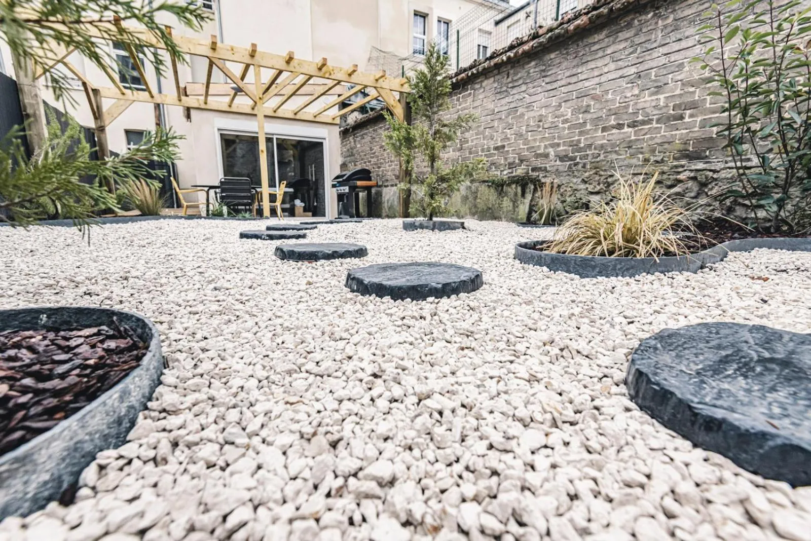 Patio in Art Déco Gare & Spa