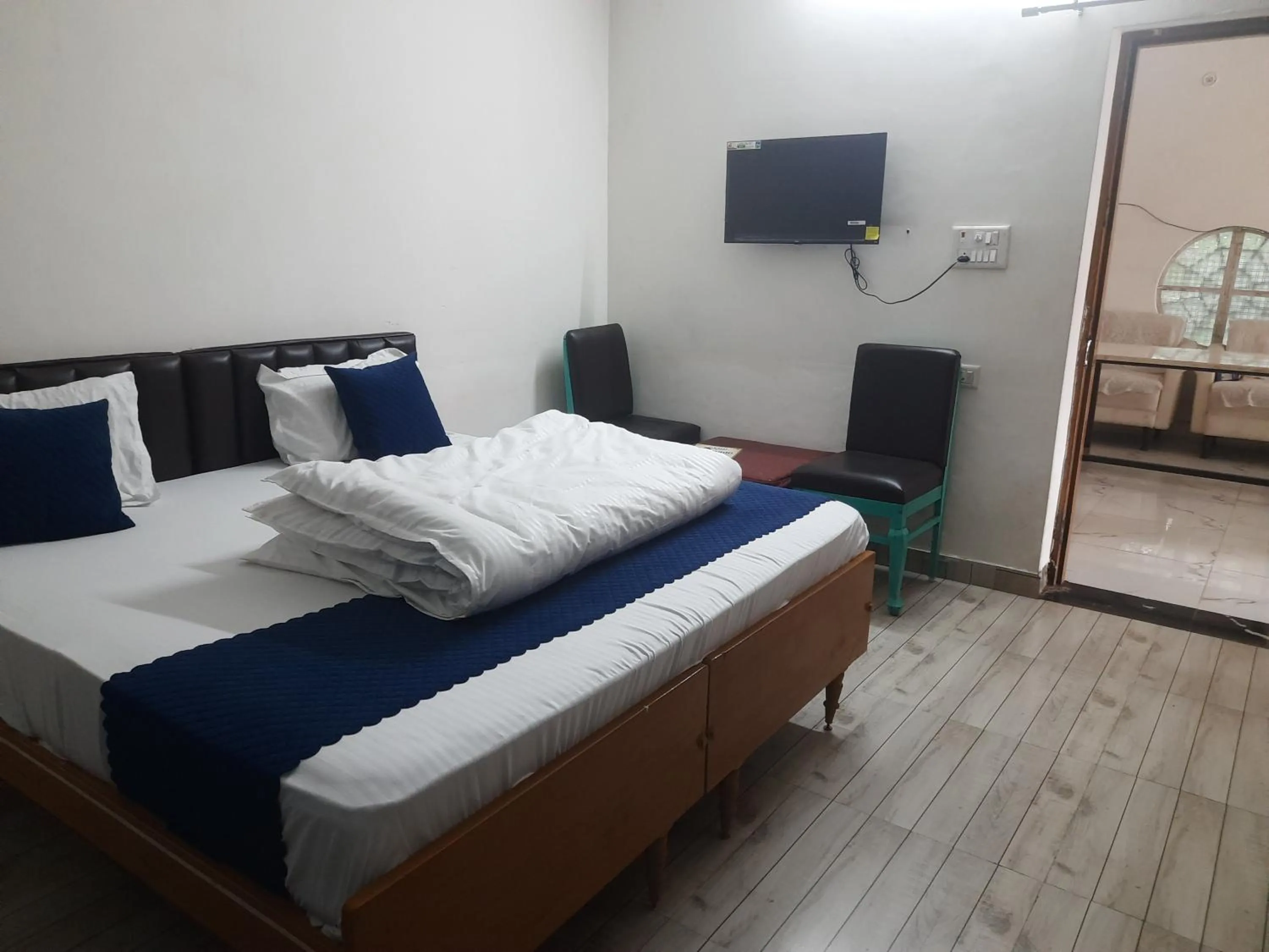 TV and multimedia, Bed in HOTEL SATYA