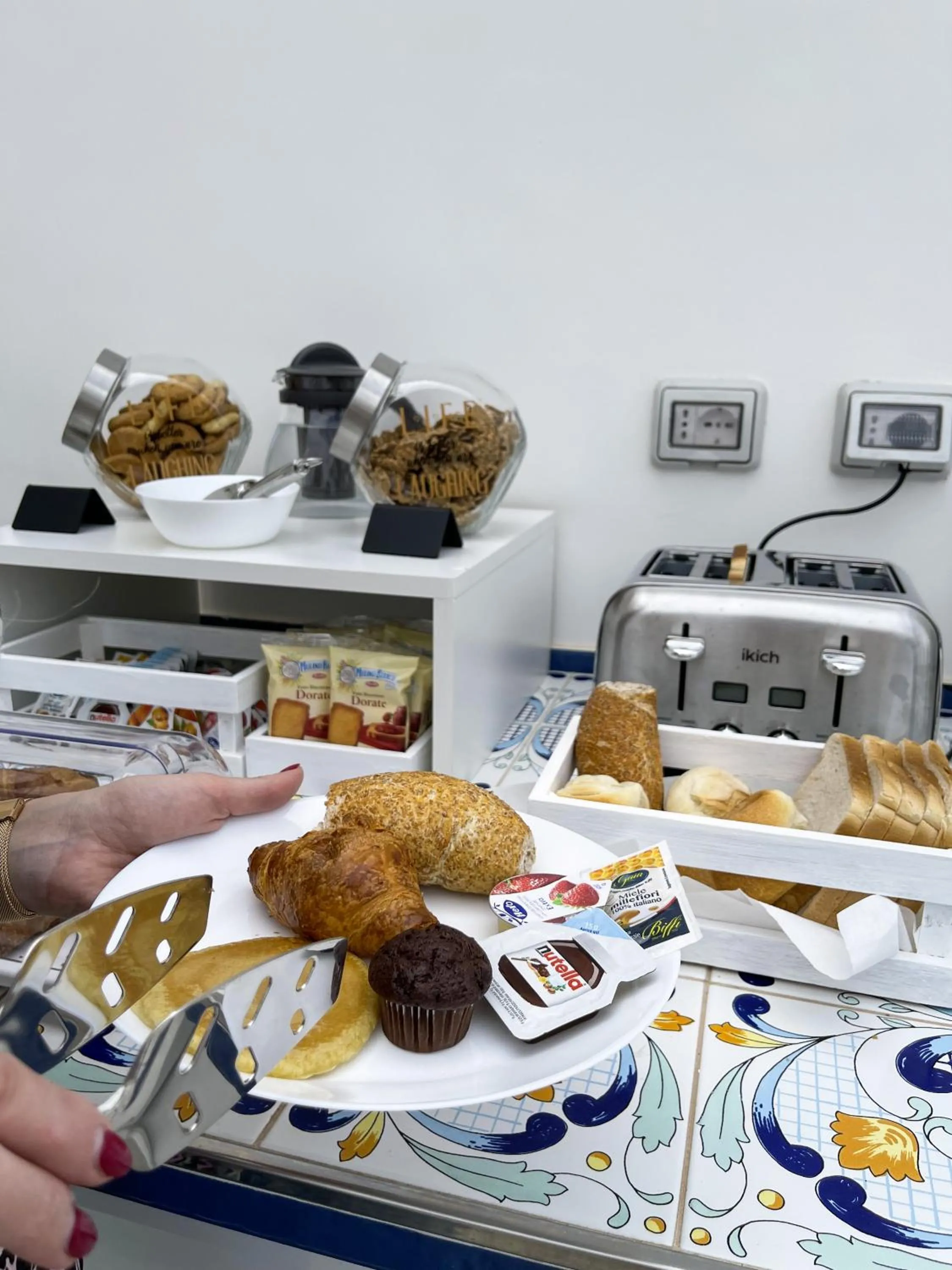 Food and drinks in Villa Gabriella - Rooms & Breakfast
