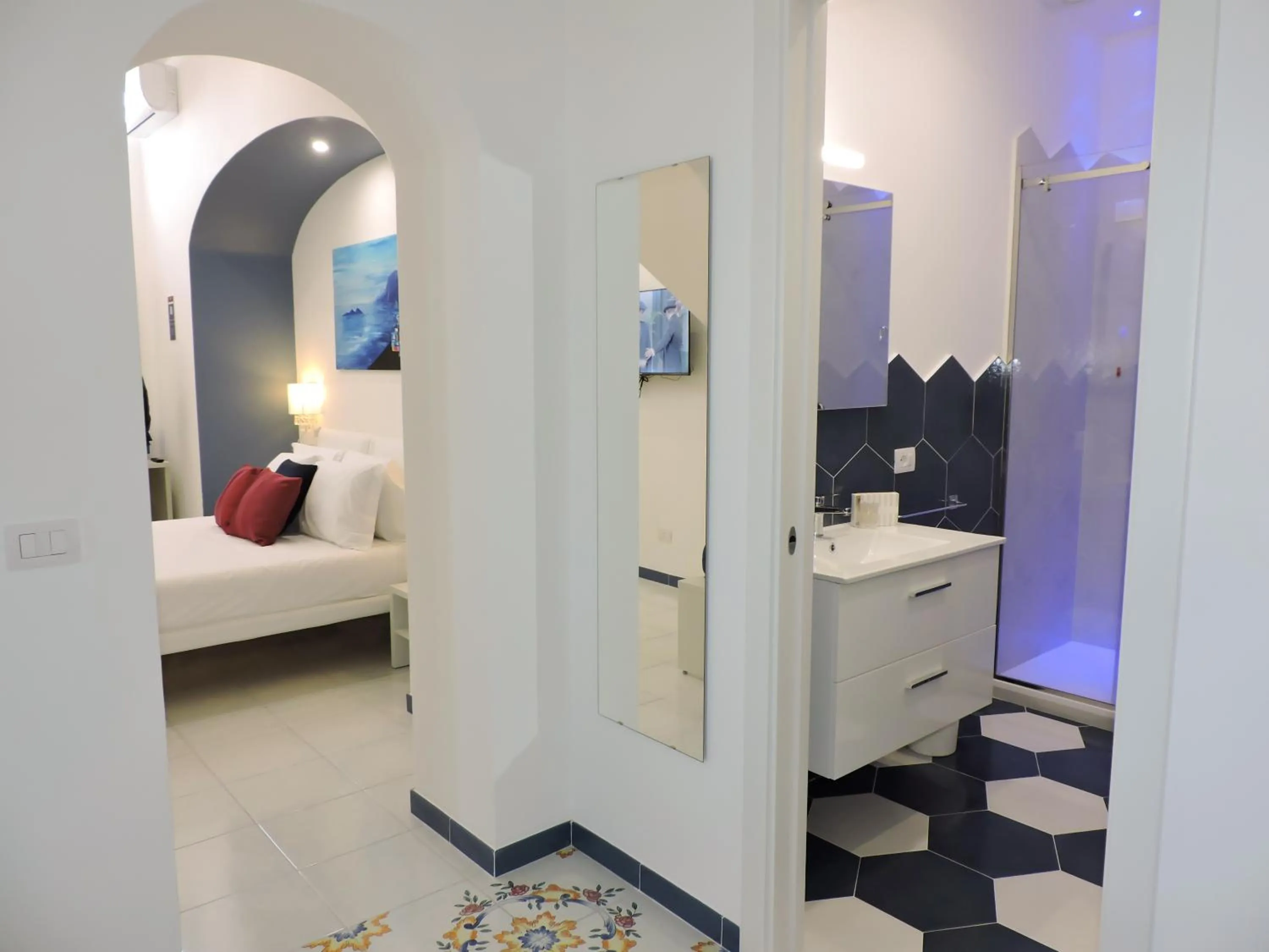 Bedroom, Bed in Villa Gabriella - Rooms & Breakfast