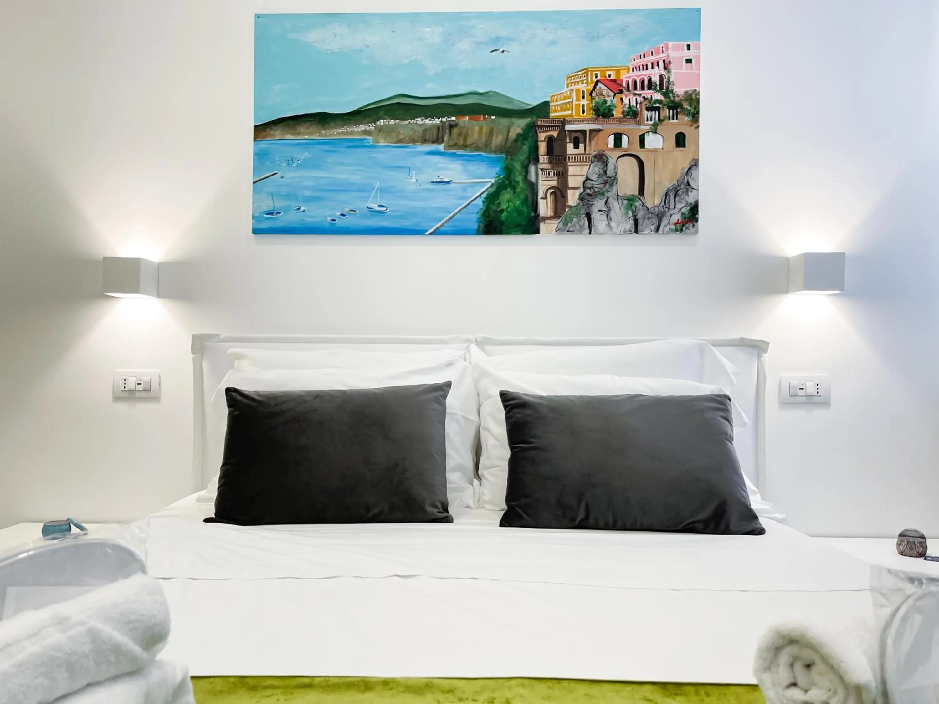 Bed in Villa Gabriella - Rooms & Breakfast