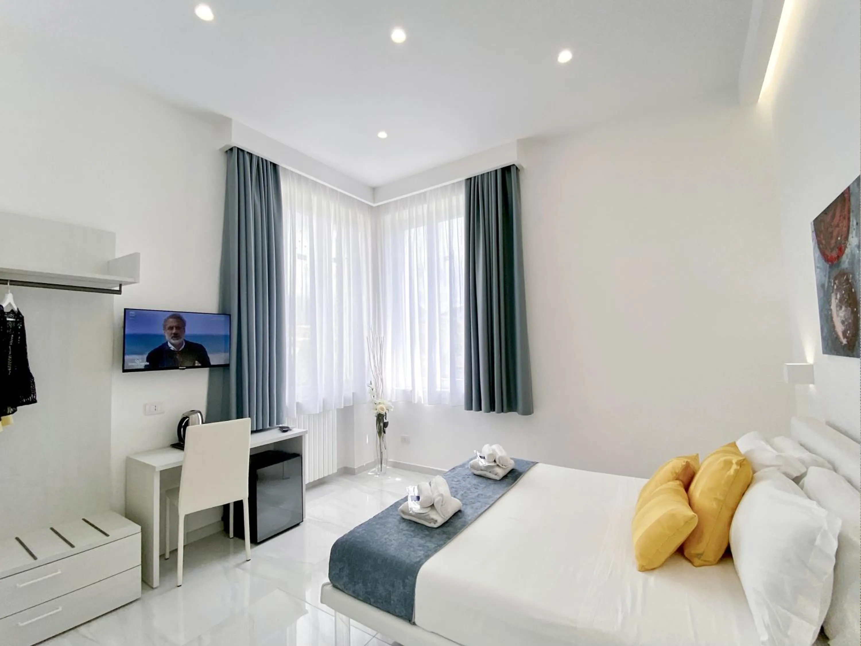 Bedroom, Bed in Villa Gabriella - Rooms & Breakfast